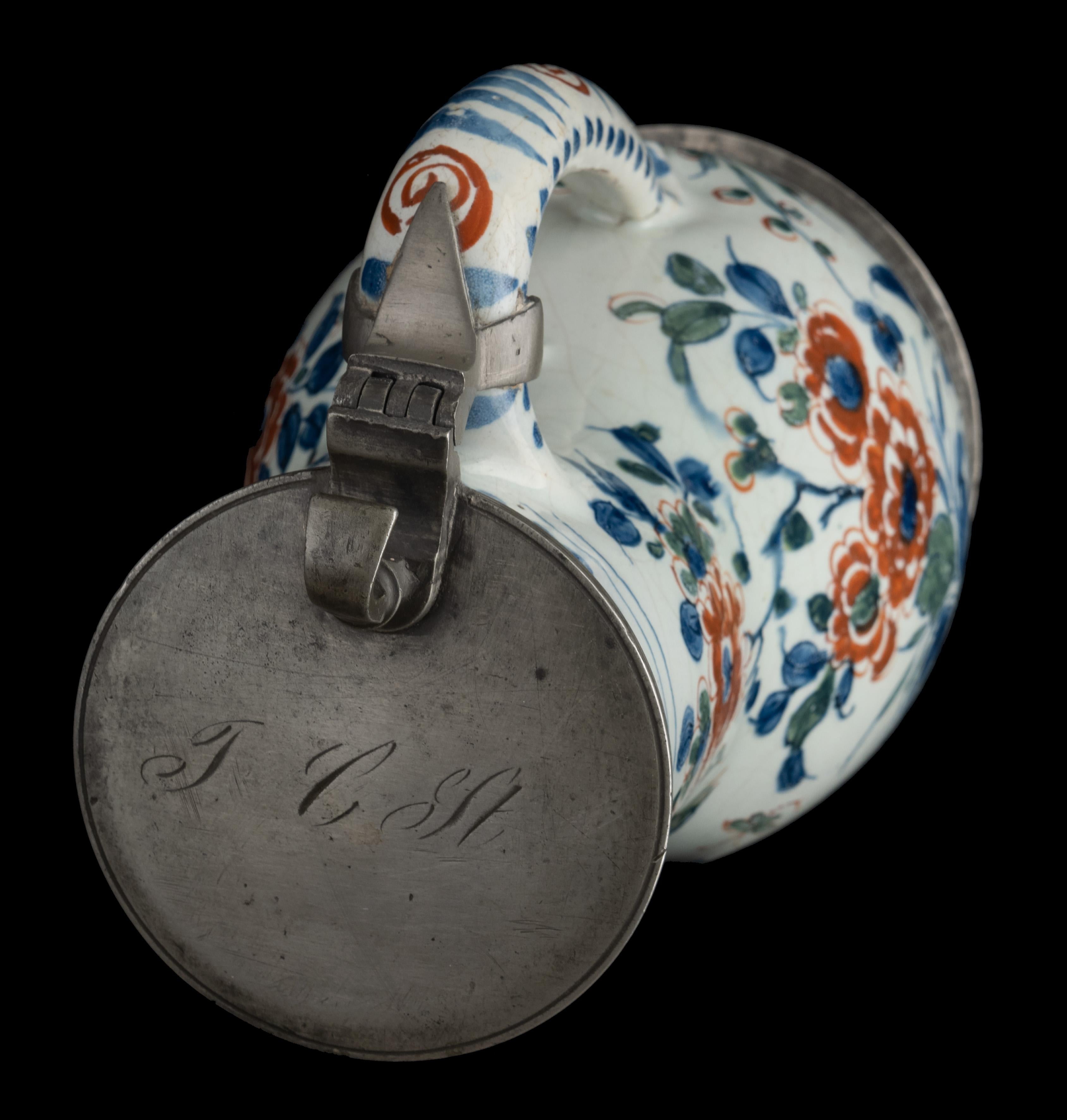 Delft, Polychrome cashmere beer mug with pewter lid 1700-1710 For Sale 1