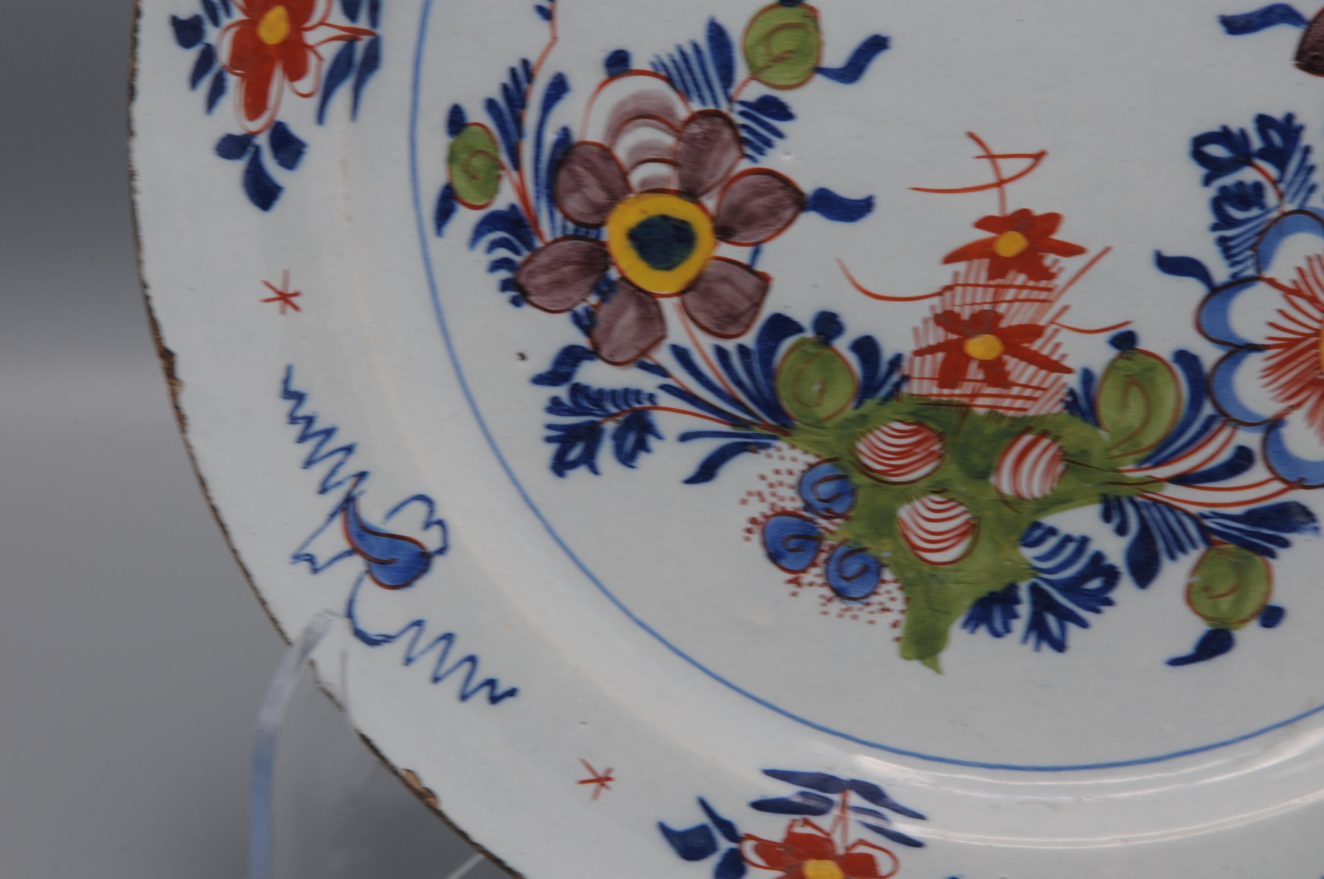 Earthenware Delft - Polychrome Chinoiserie Floral Charger, 18th century