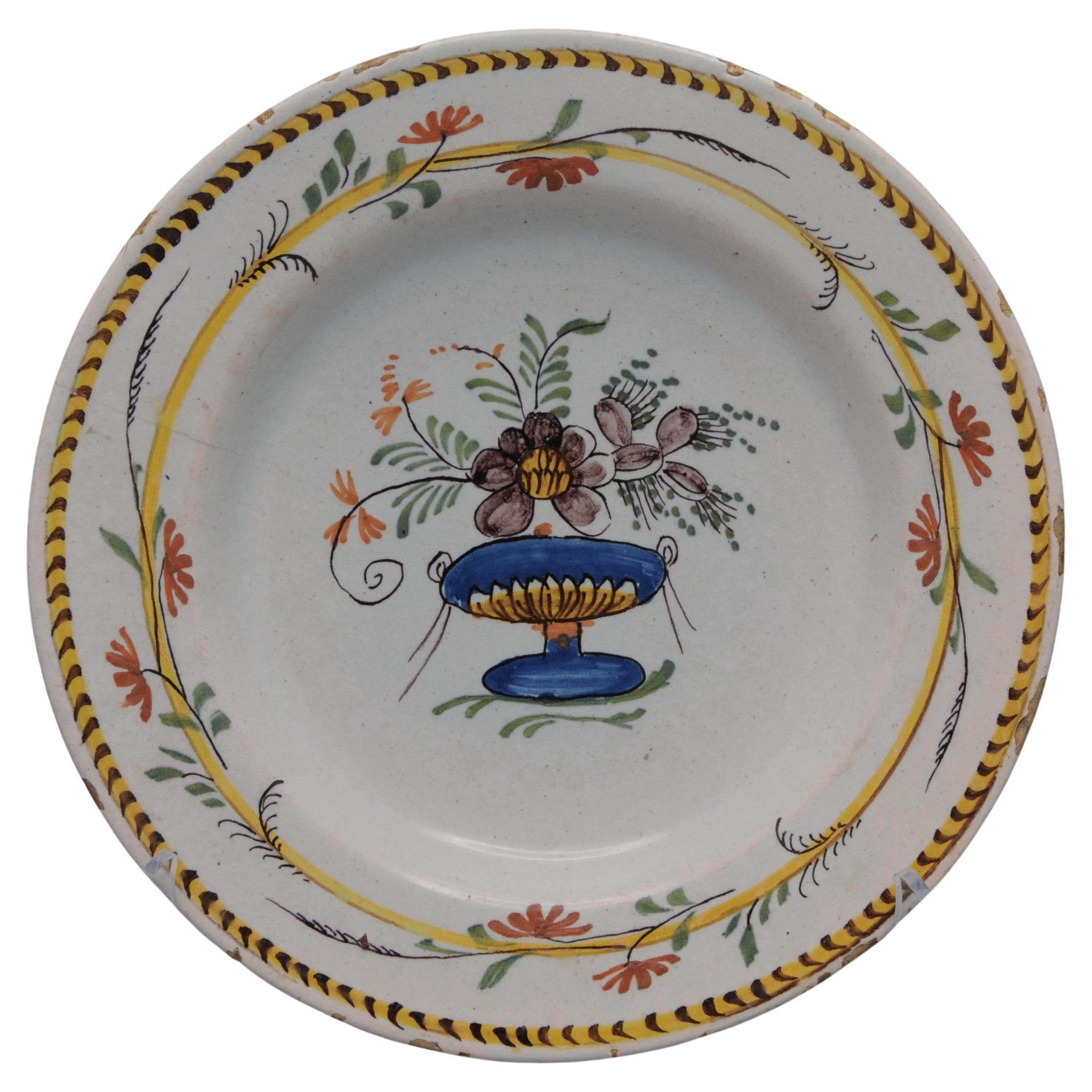 Plato Luis XVI de Delft policromado con acianos - finales del siglo XVIII en venta