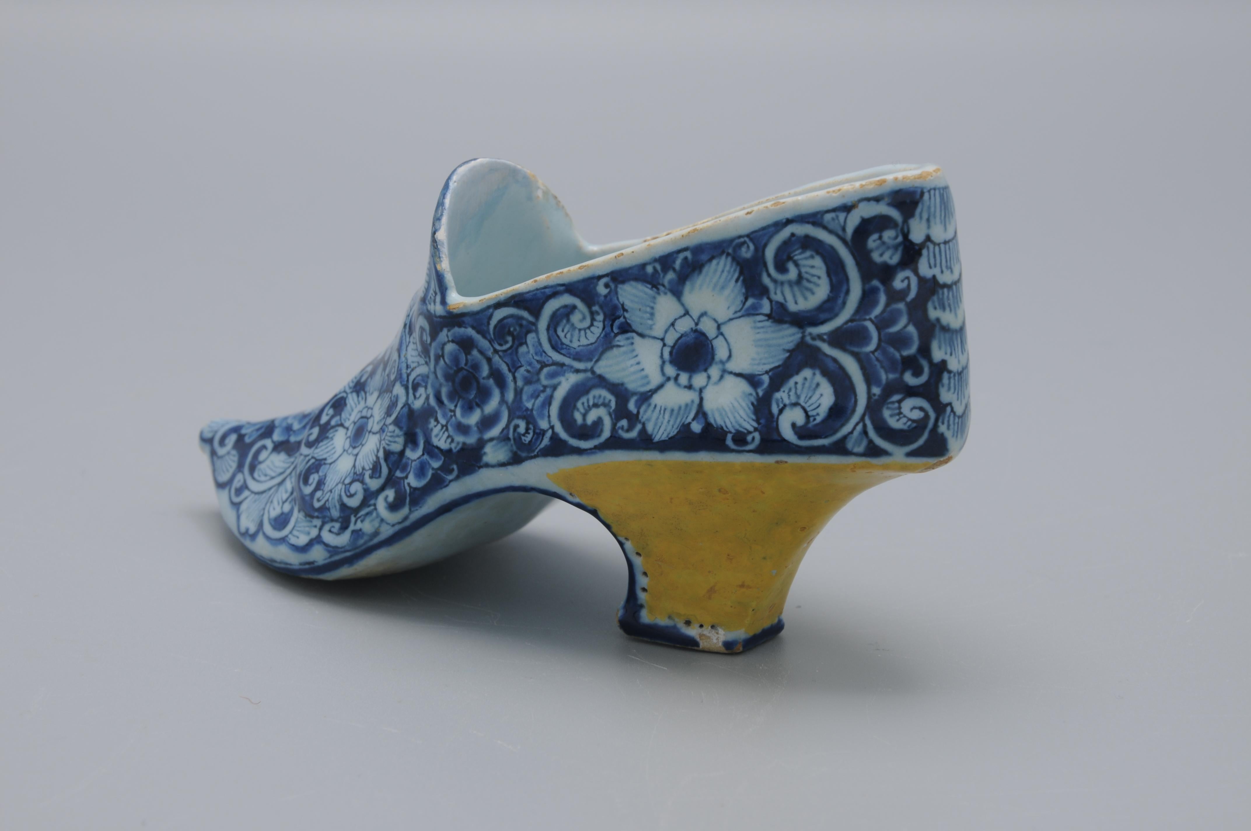 Modèle de chaussure polychrome de Delft en vente 3