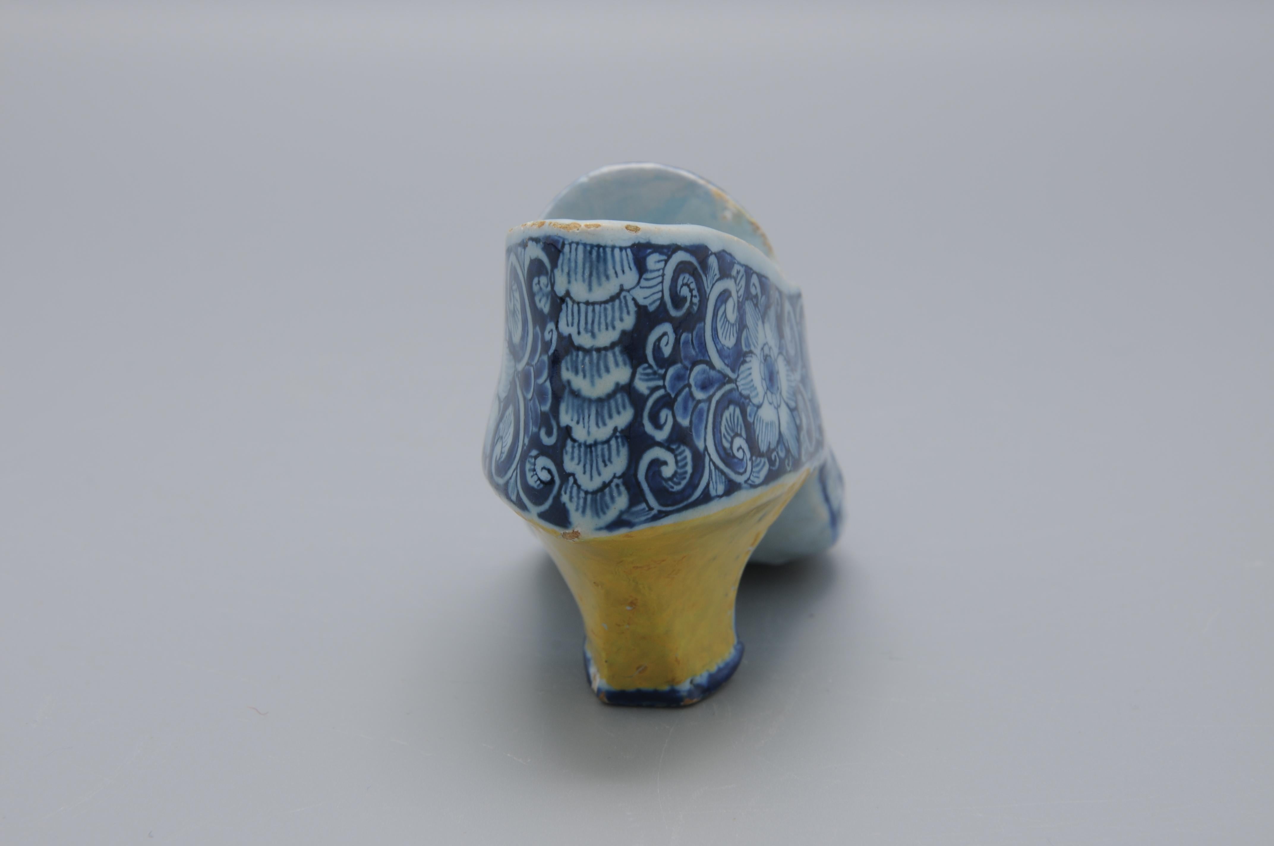 Modèle de chaussure polychrome de Delft en vente 4
