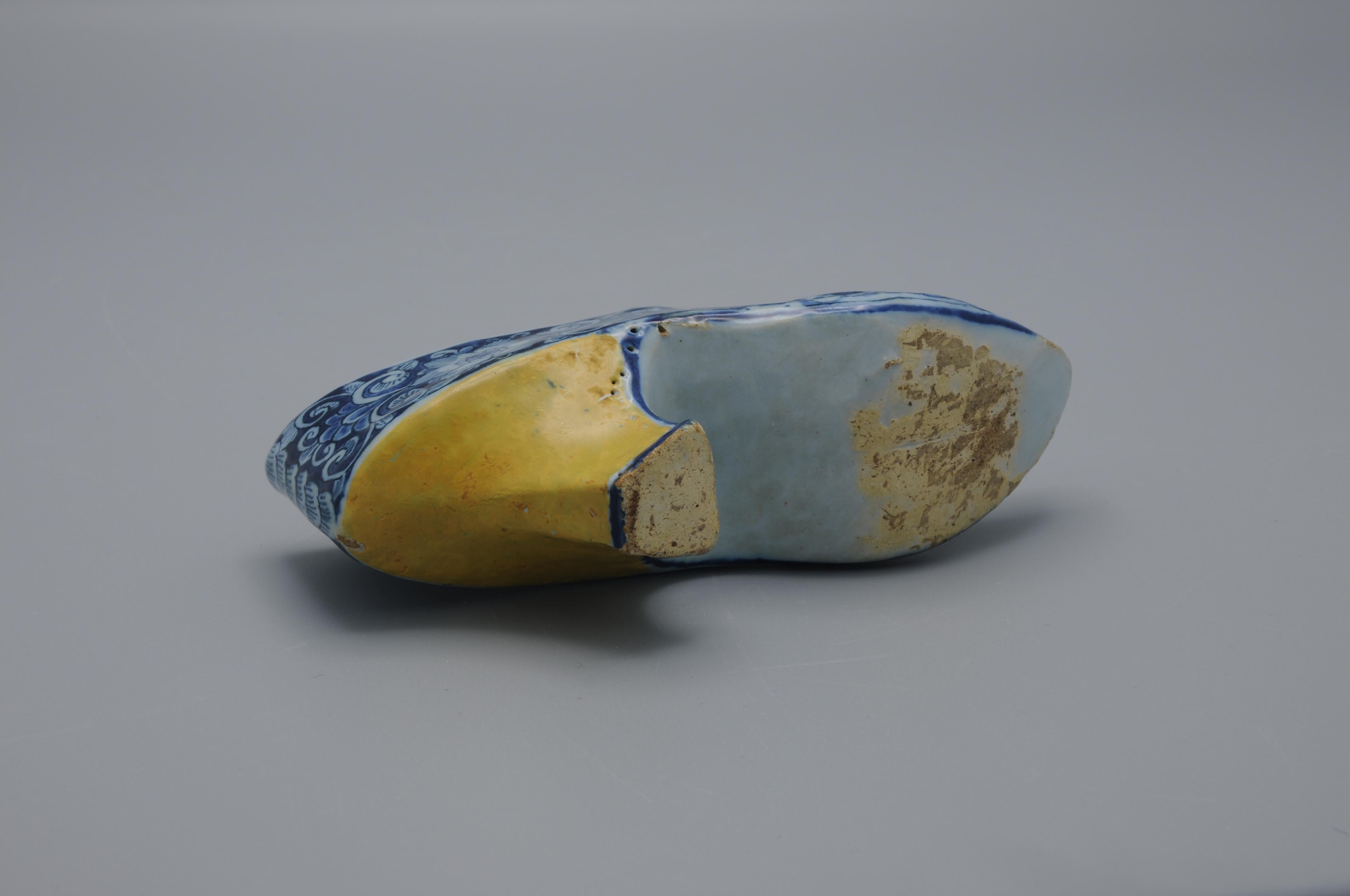 Modèle de chaussure polychrome de Delft en vente 7