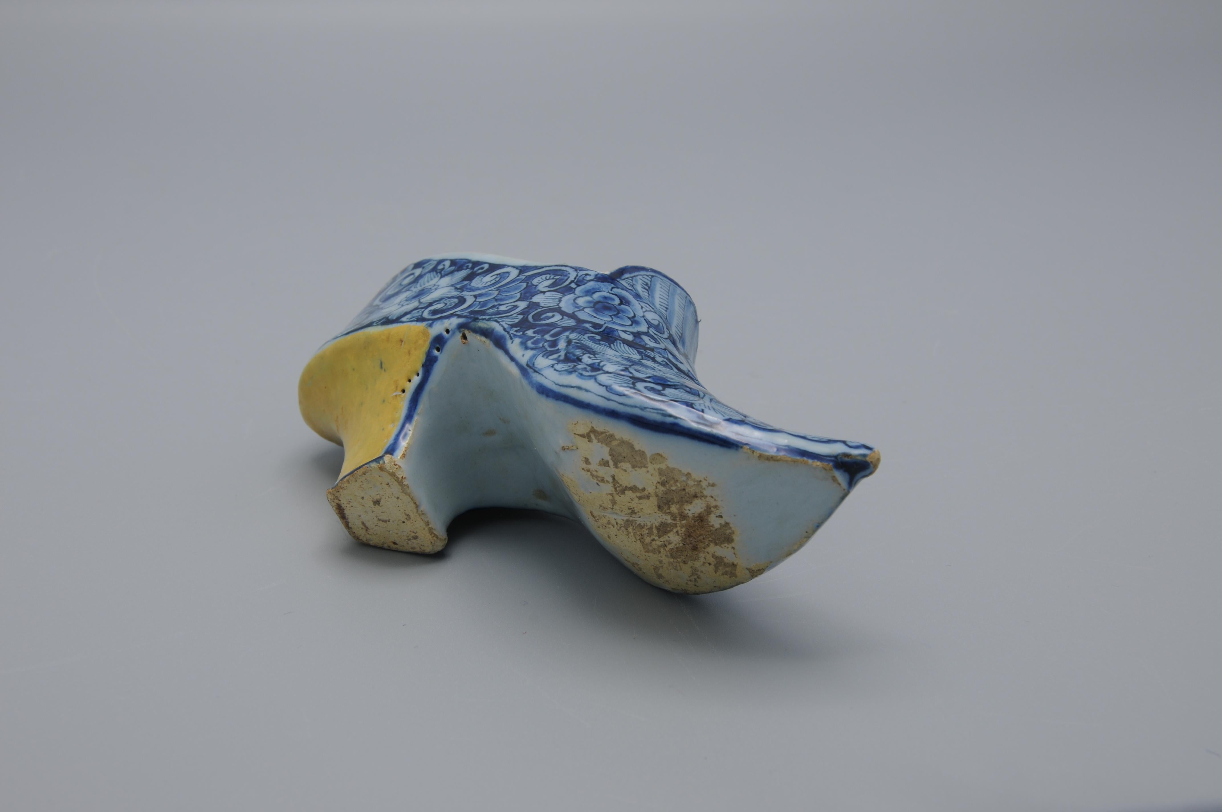 Modèle de chaussure polychrome de Delft en vente 8