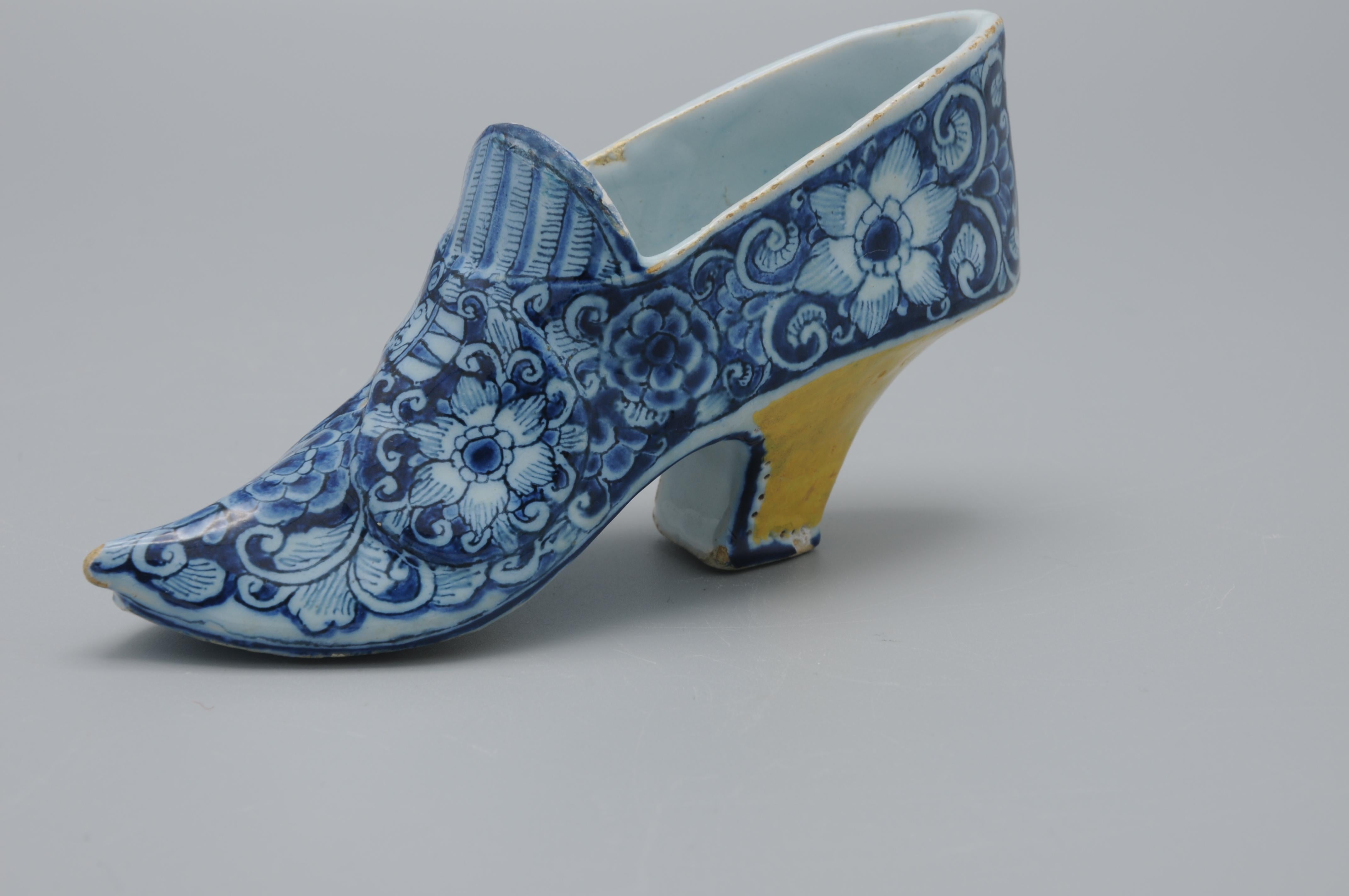 Modèle de chaussure polychrome de Delft en vente 1