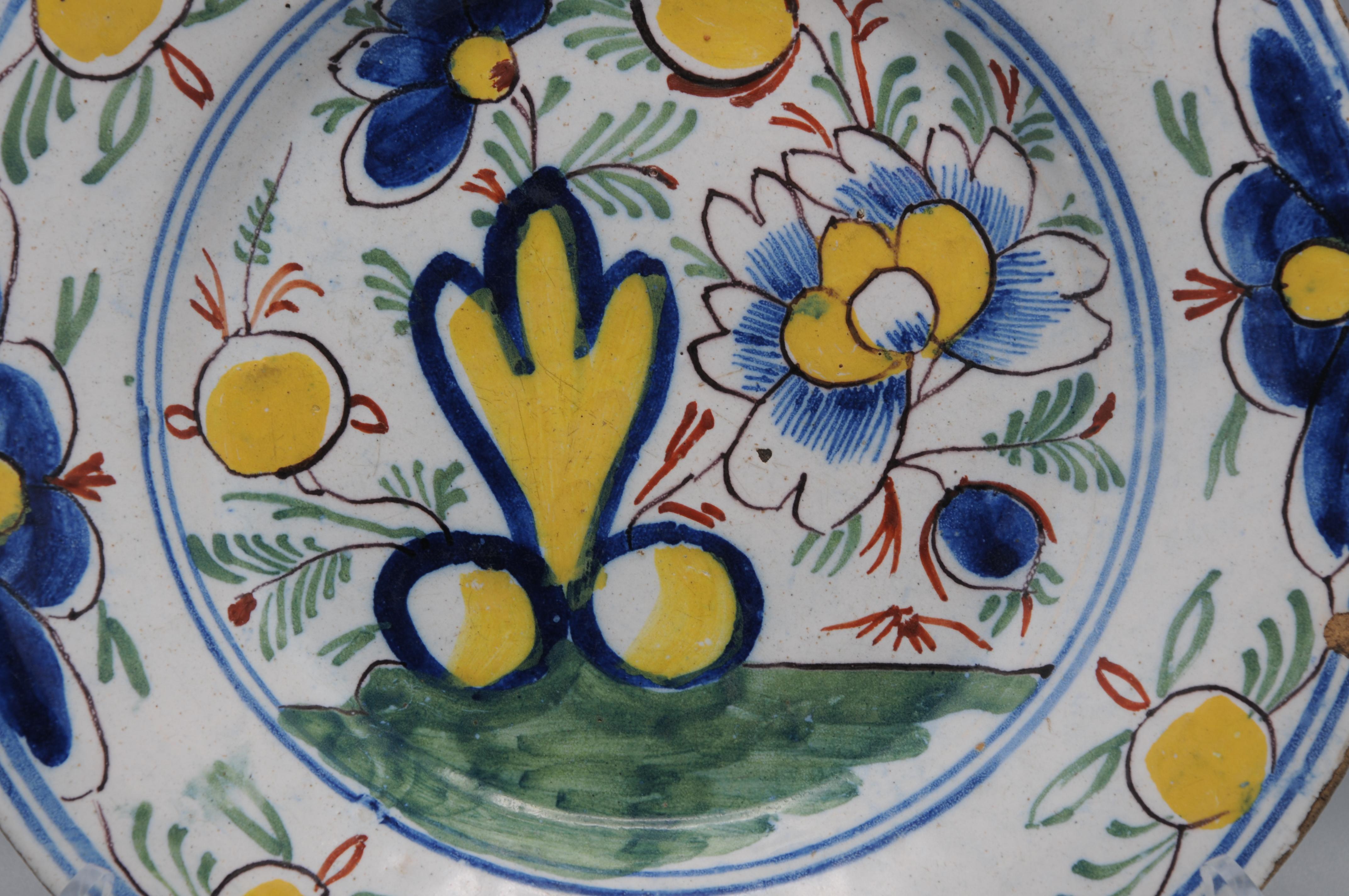 Plato policromado de Delft 