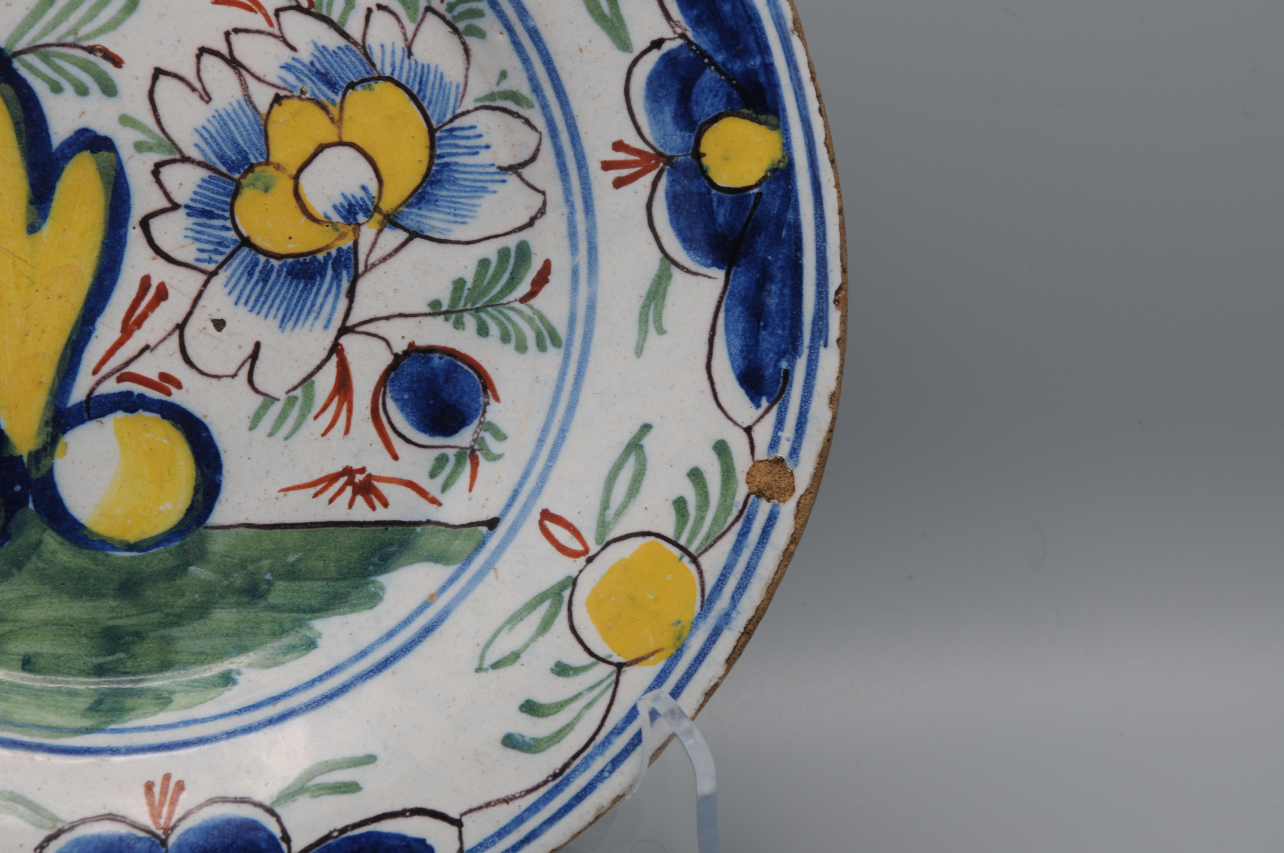 Plato policromado de Delft 
