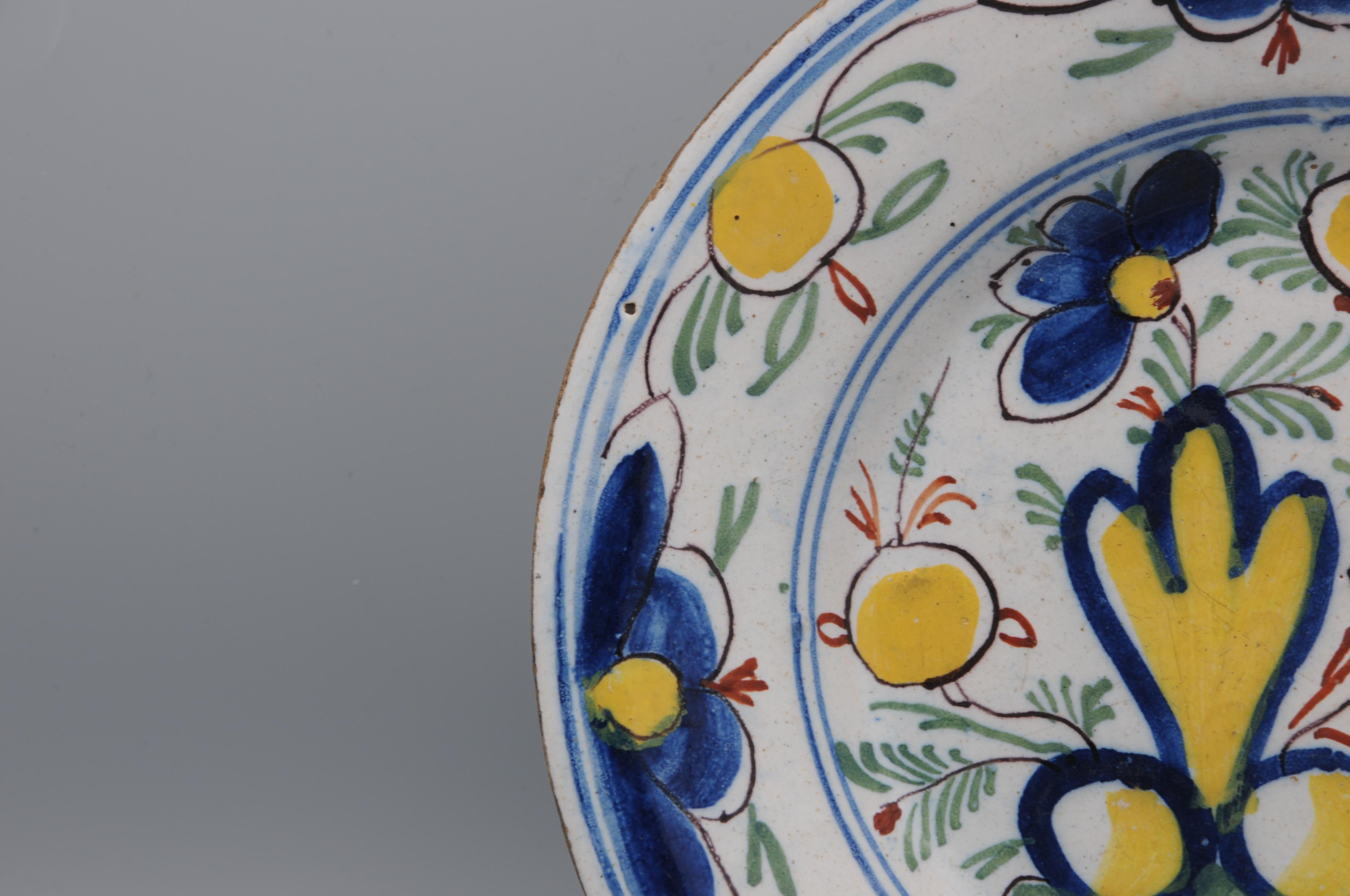 Plato policromado de Delft 