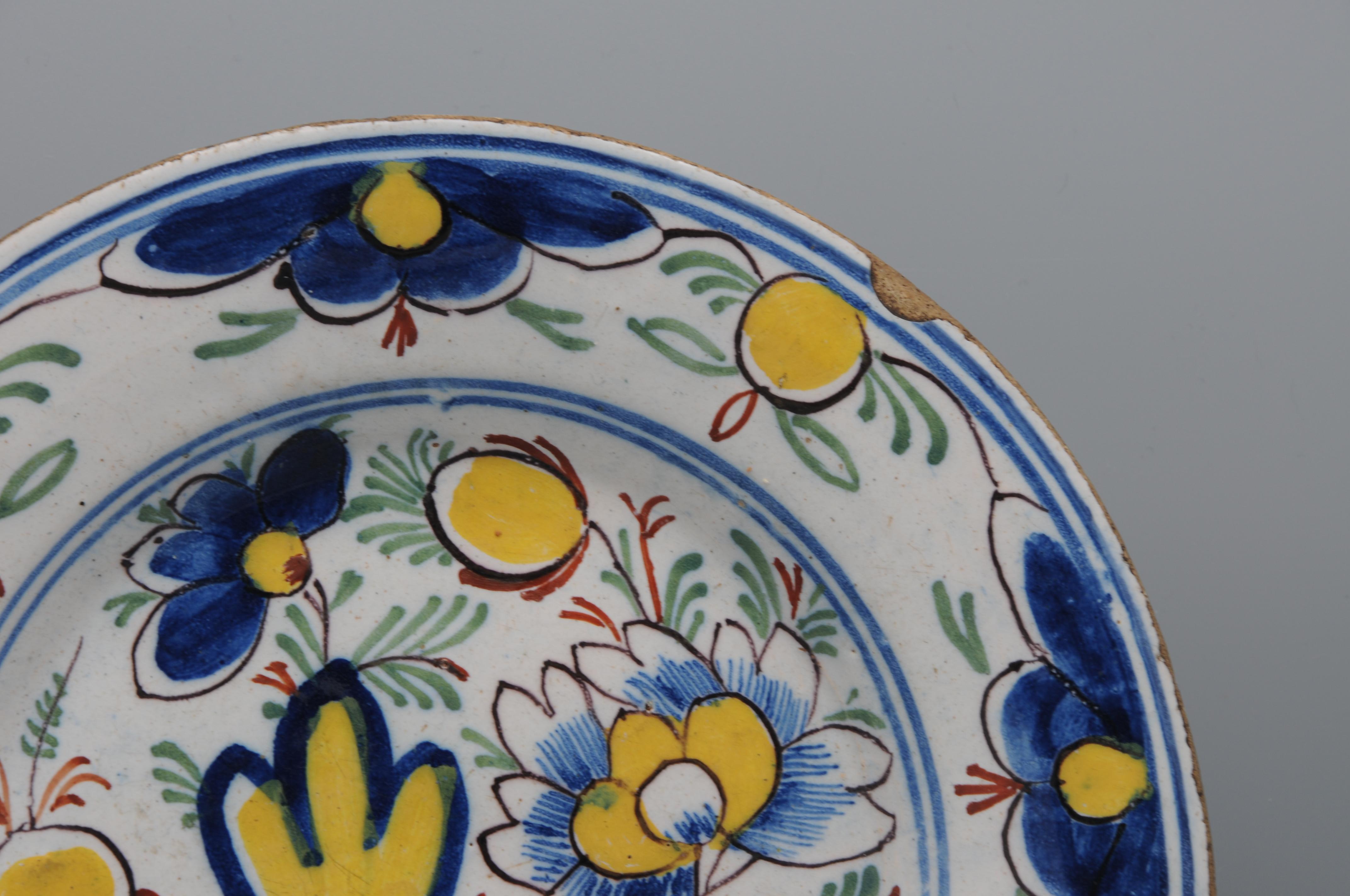 Plato policromado de Delft 