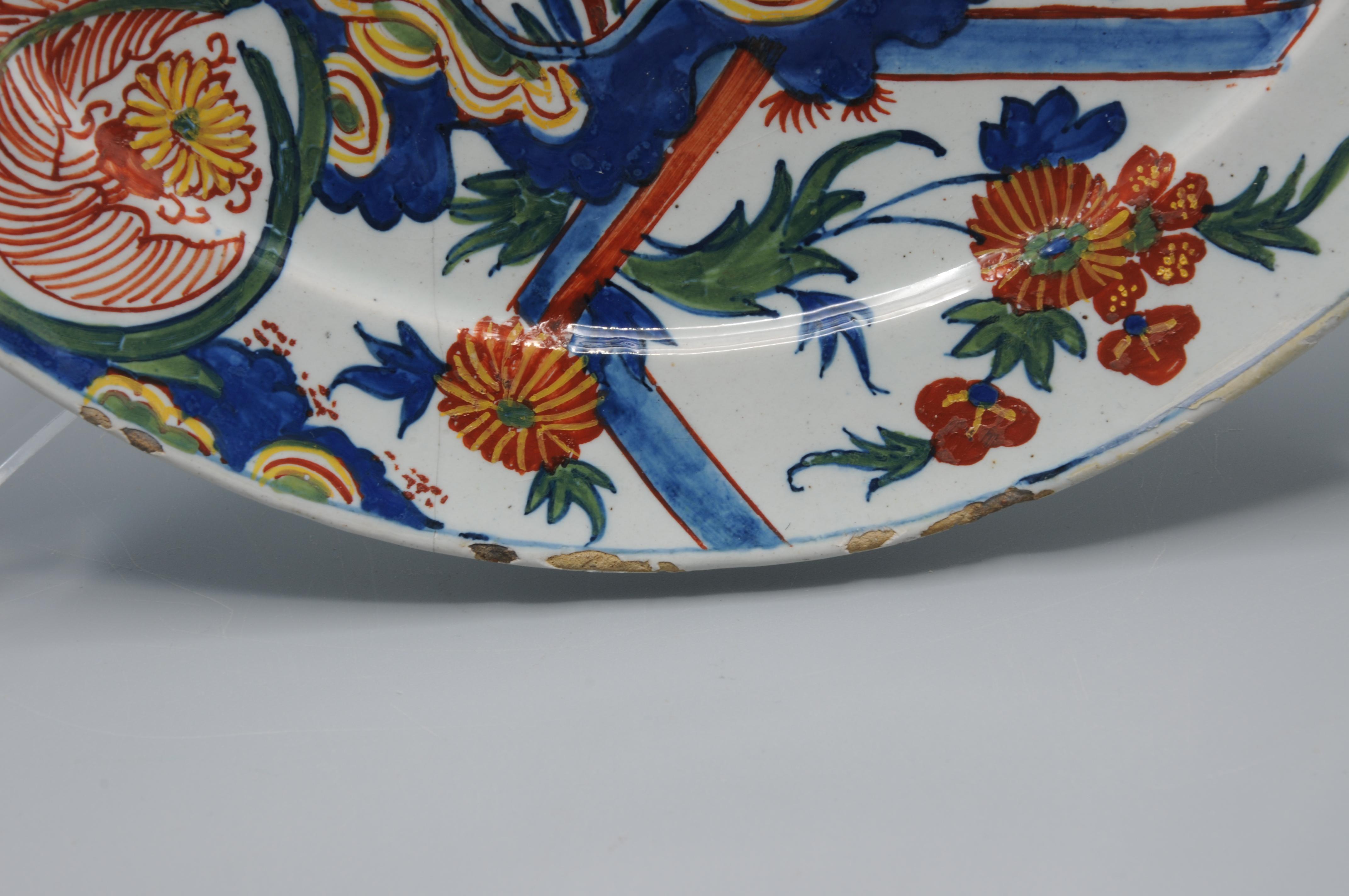 Delft polychrome plate 'lightning decor' - first half 18th century Bon état - En vente à DELFT, NL