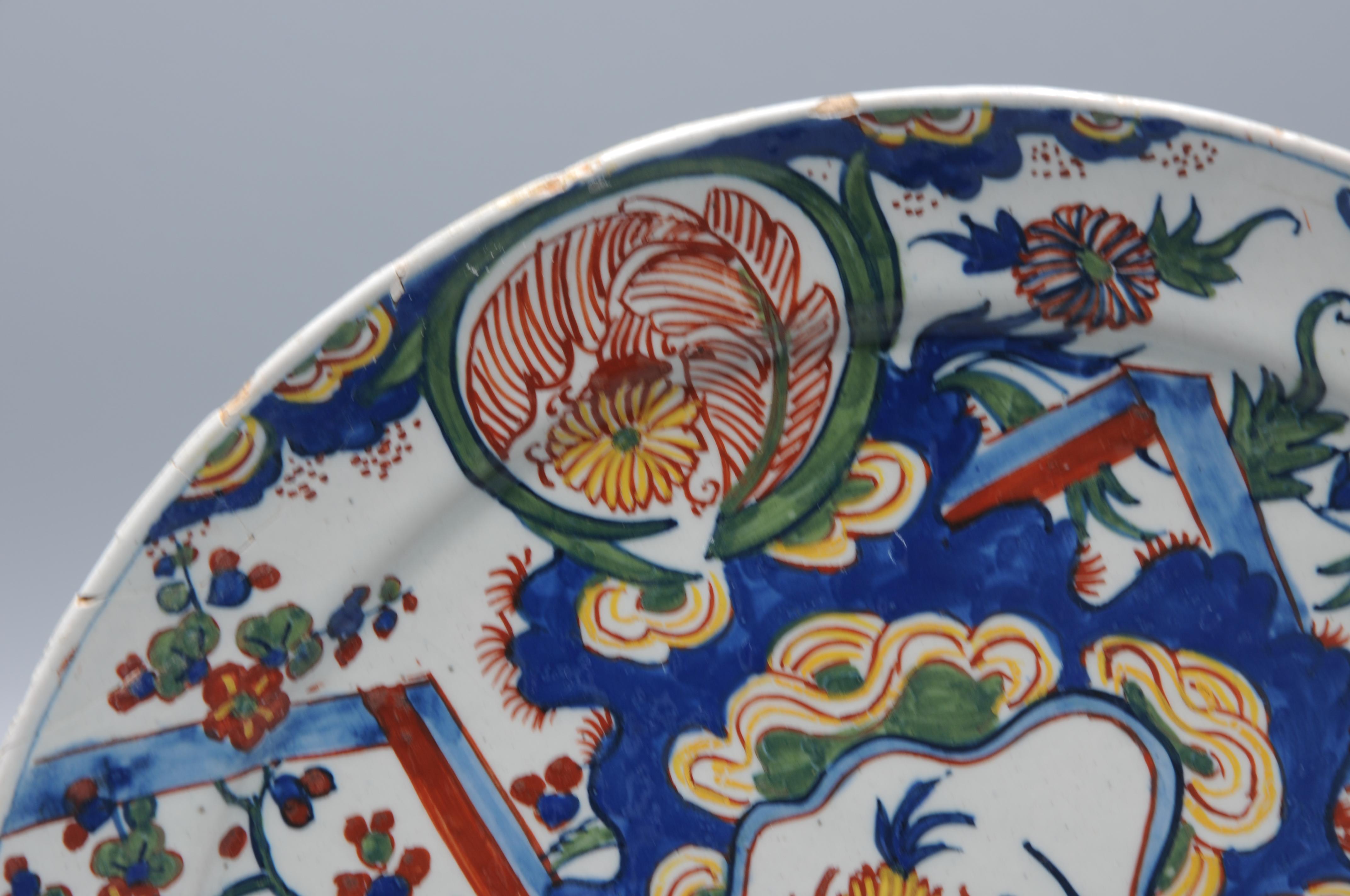 XVIIIe siècle et antérieur Delft polychrome plate 'lightning decor' - first half 18th century en vente