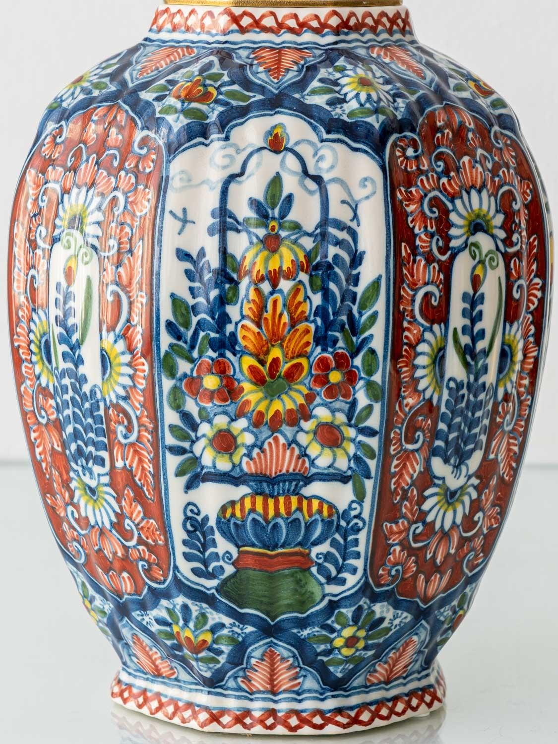 Delft Polychrome Table Lamp by Tichelaar Makkum with New Indigo Velvet Shade In Good Condition For Sale In AMSTERDAM, NL