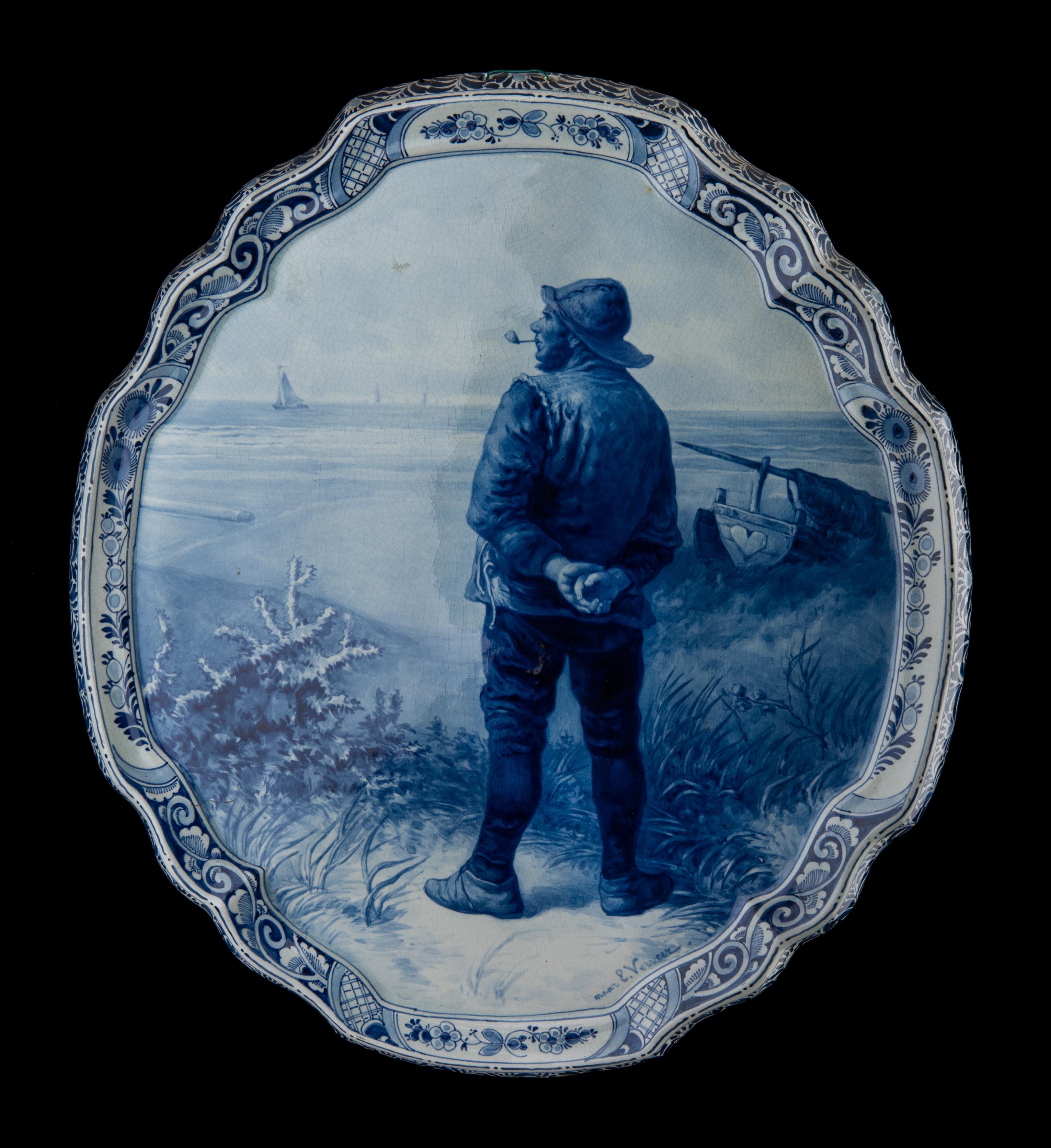 Delft, Porceleyne Fles Applique nach einem Gemälde von E. Verveer,  hergestellt 1903

Eine Porceleyne Fles Delft handgemalte Applikation nach einem Gemälde von Elchanon Leonardus Verveer. . Die Applikation ist in Delftblau ausgeführt und zeigt einen