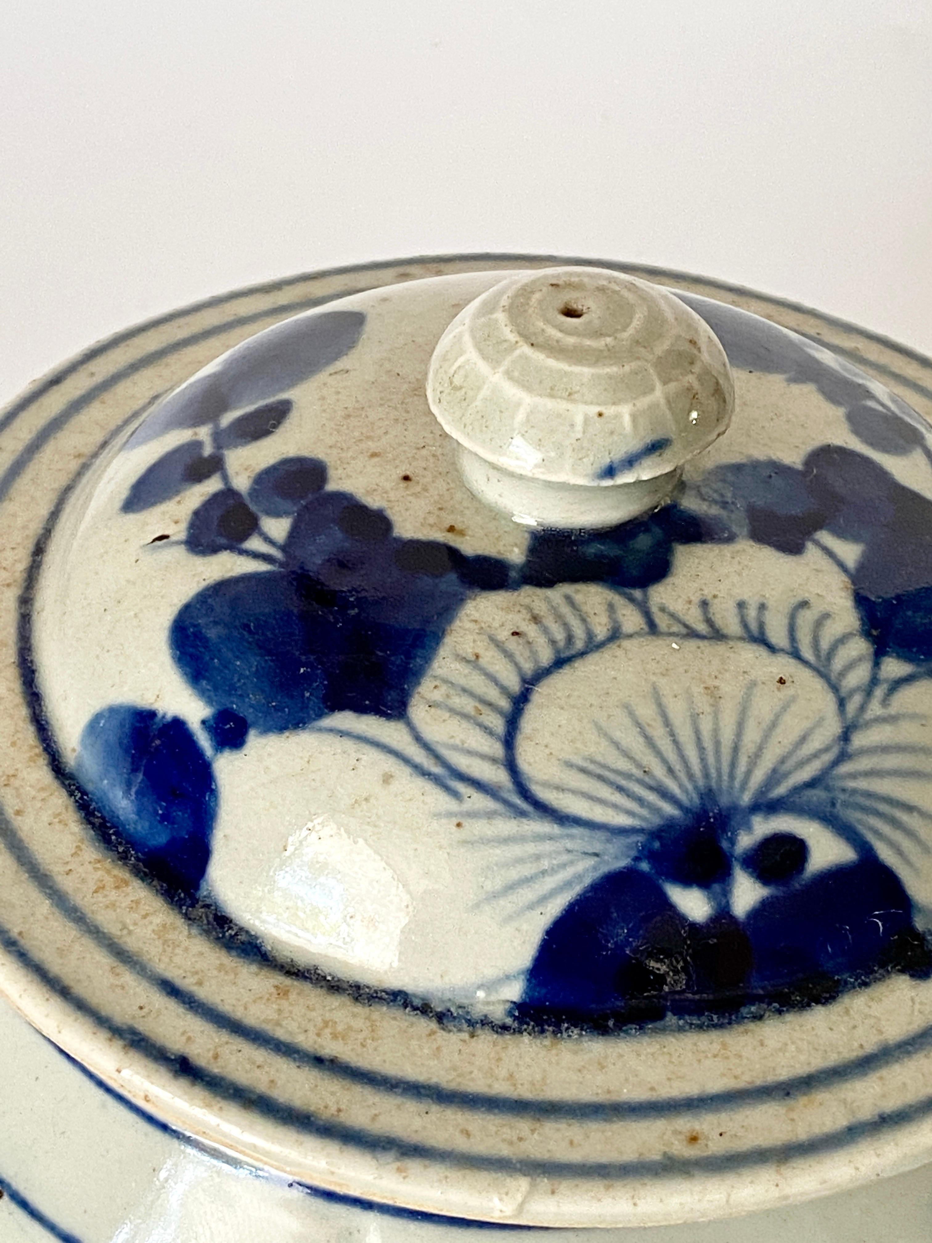 Delft Pot in Faïence, White and Blue, 17eme Century By  Jacobus Pynacker signed For Sale 2