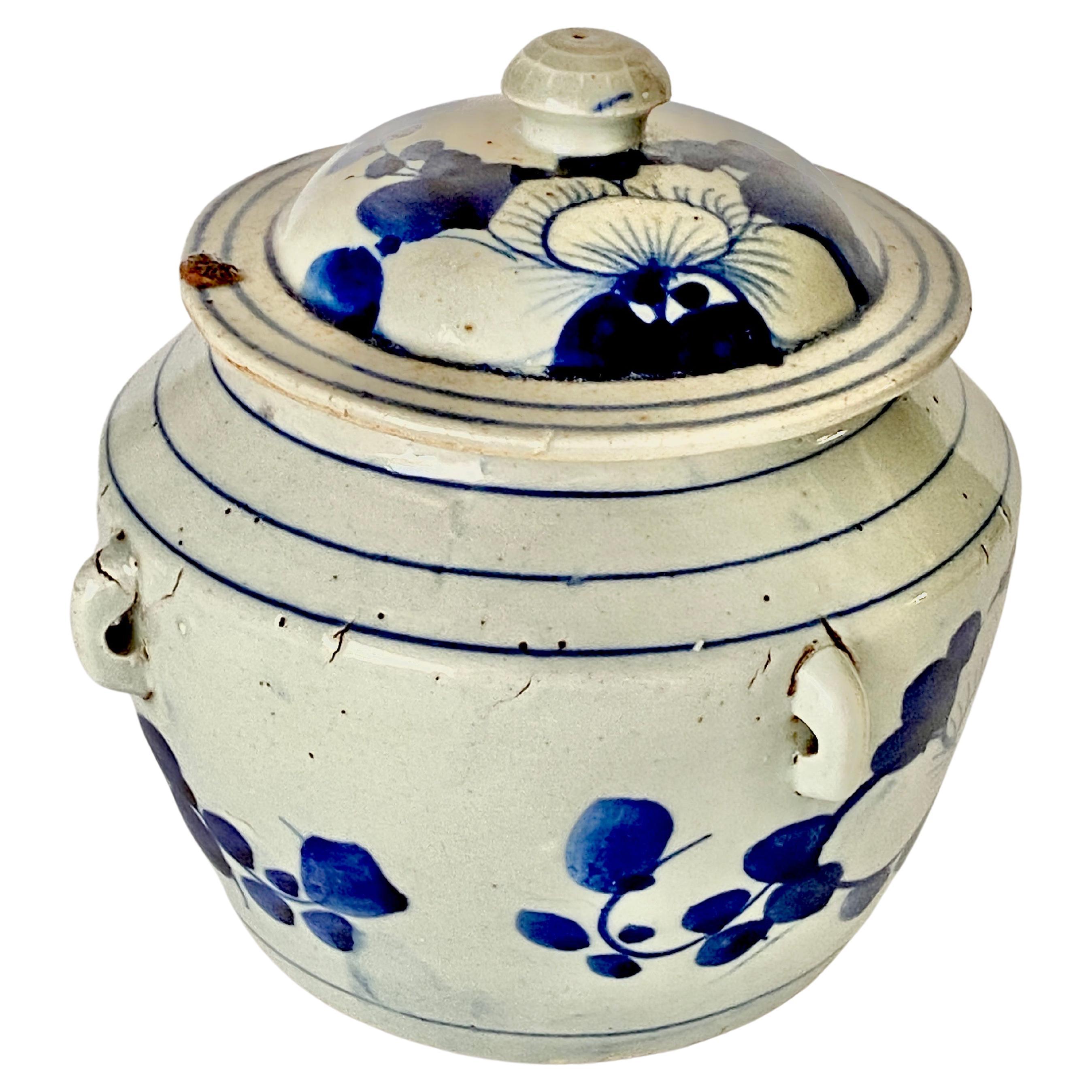 Delft Pot in Faïence, White and Blue, 17eme Century By  Jacobus Pynacker signed For Sale