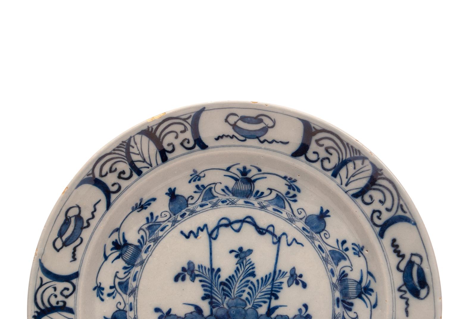 Delft Pottery Charger, Holland, circa 17th-18th Century (Barock)
