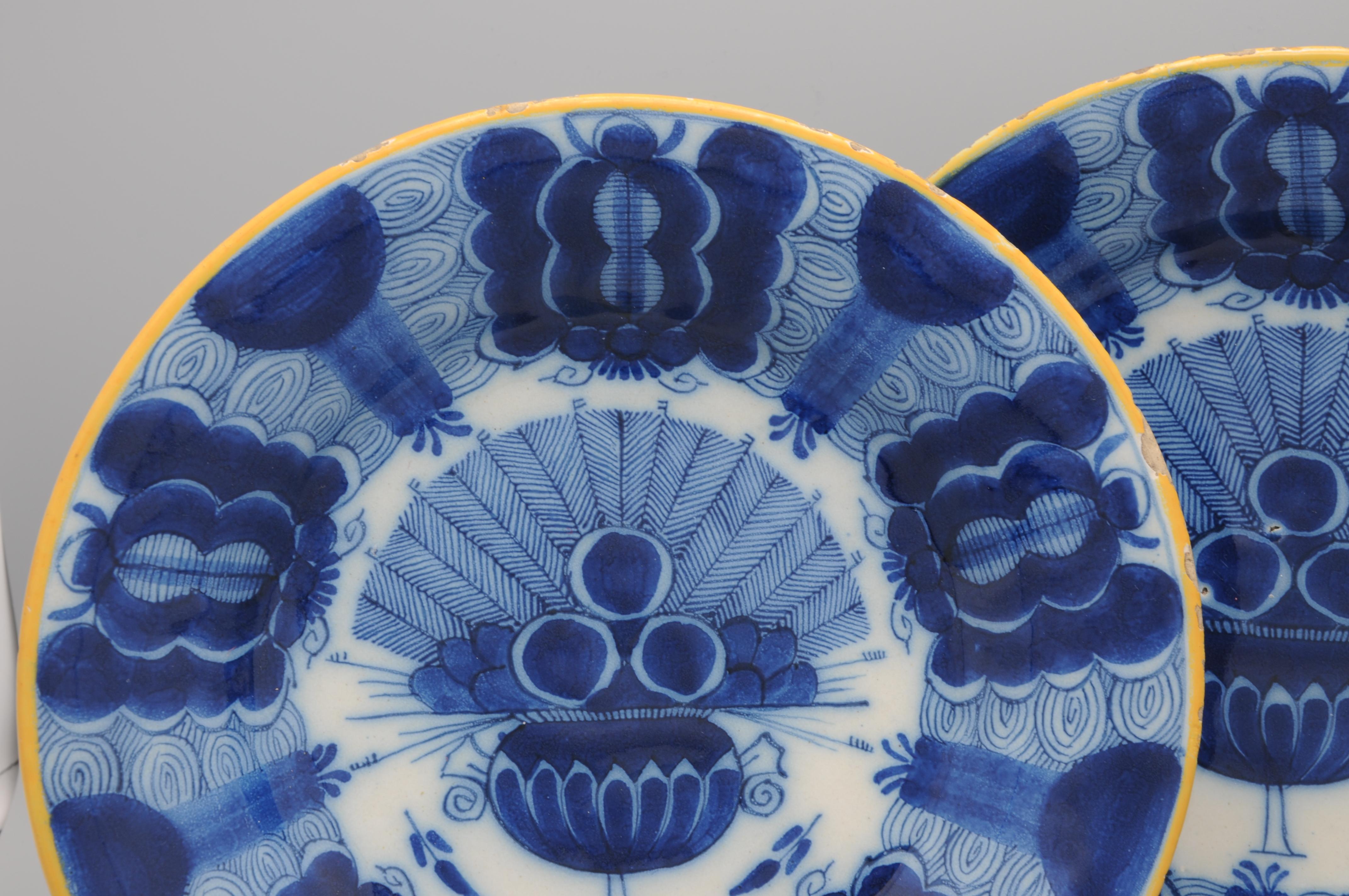 Delft set of 3 'Peacock' plates by 'De Blompot' - second half 18th century For Sale 5