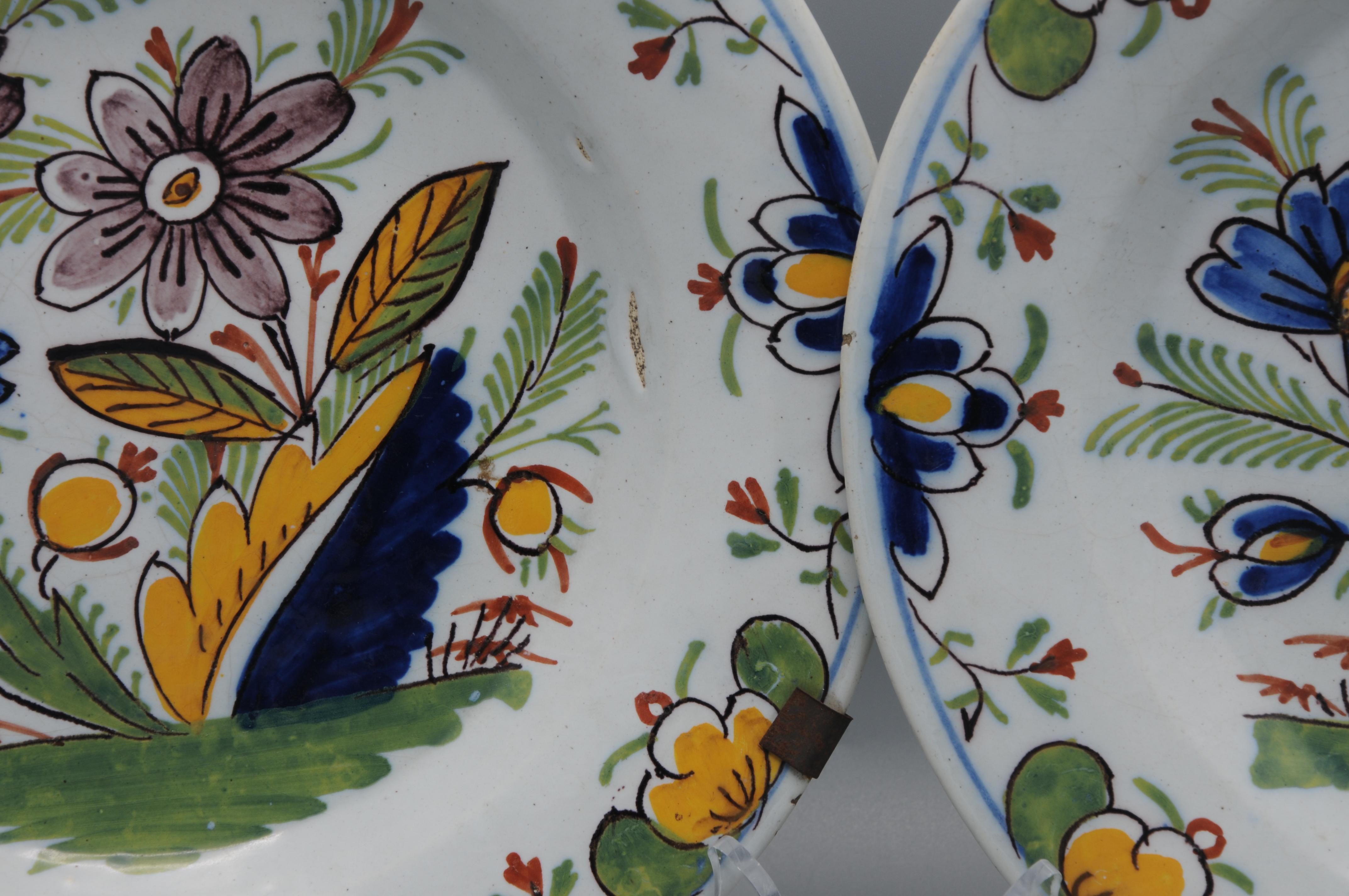 Chinoiserie Delft set of polychrome 'Boerendelft' plates - early 19th century For Sale