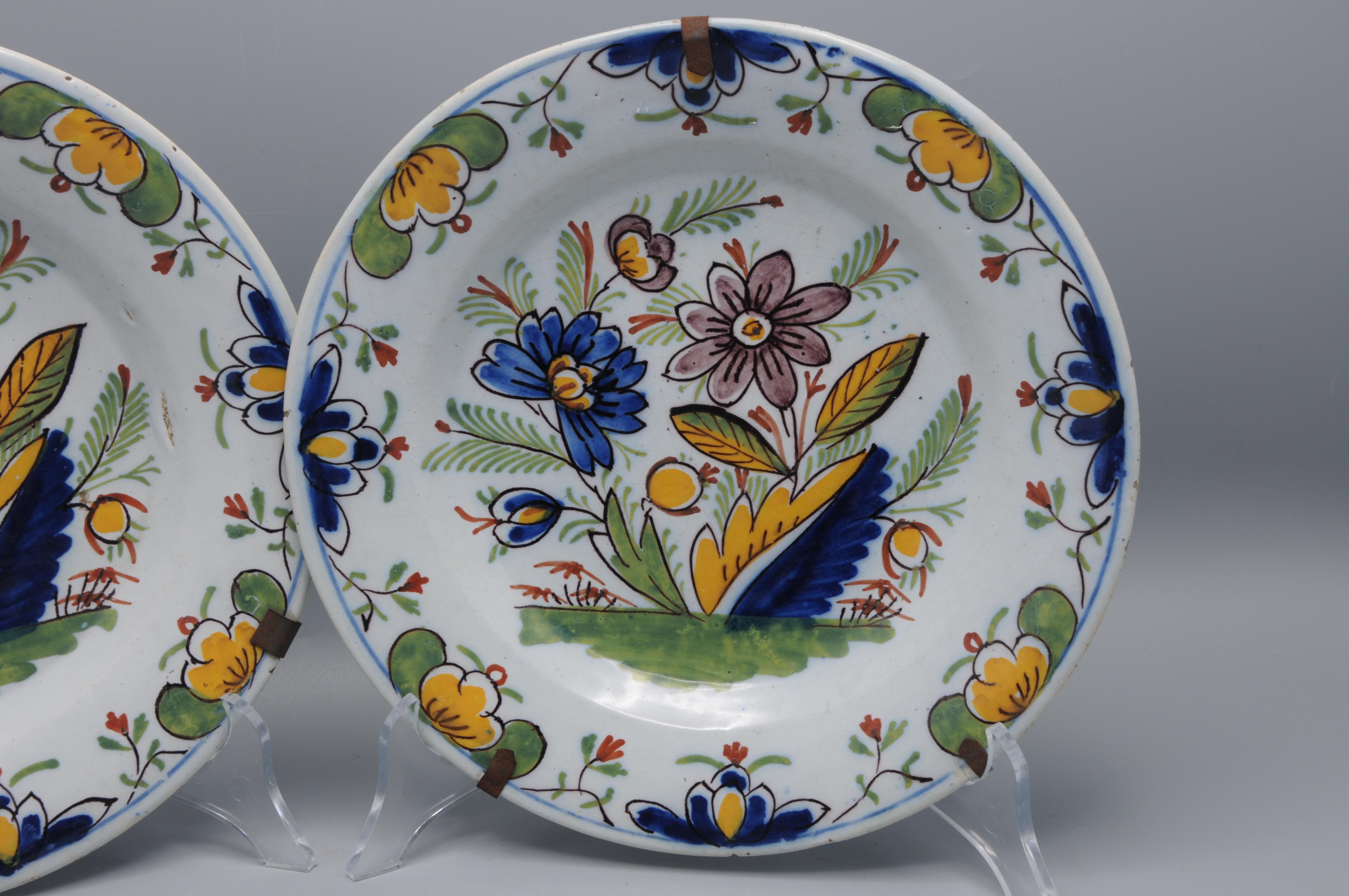 Dutch Delft set of polychrome 'Boerendelft' plates - early 19th century For Sale