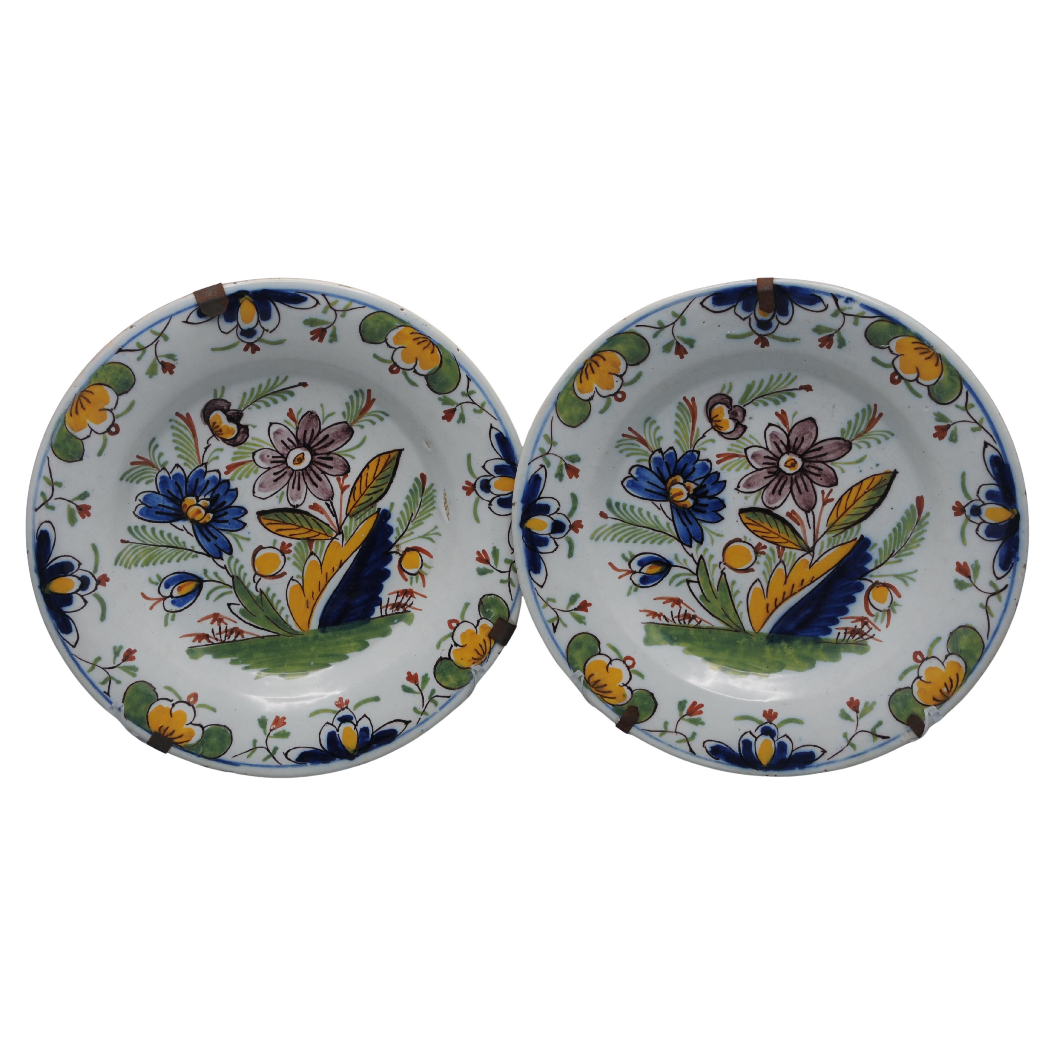 Delft set of polychrome 'Boerendelft' plates - early 19th century For Sale