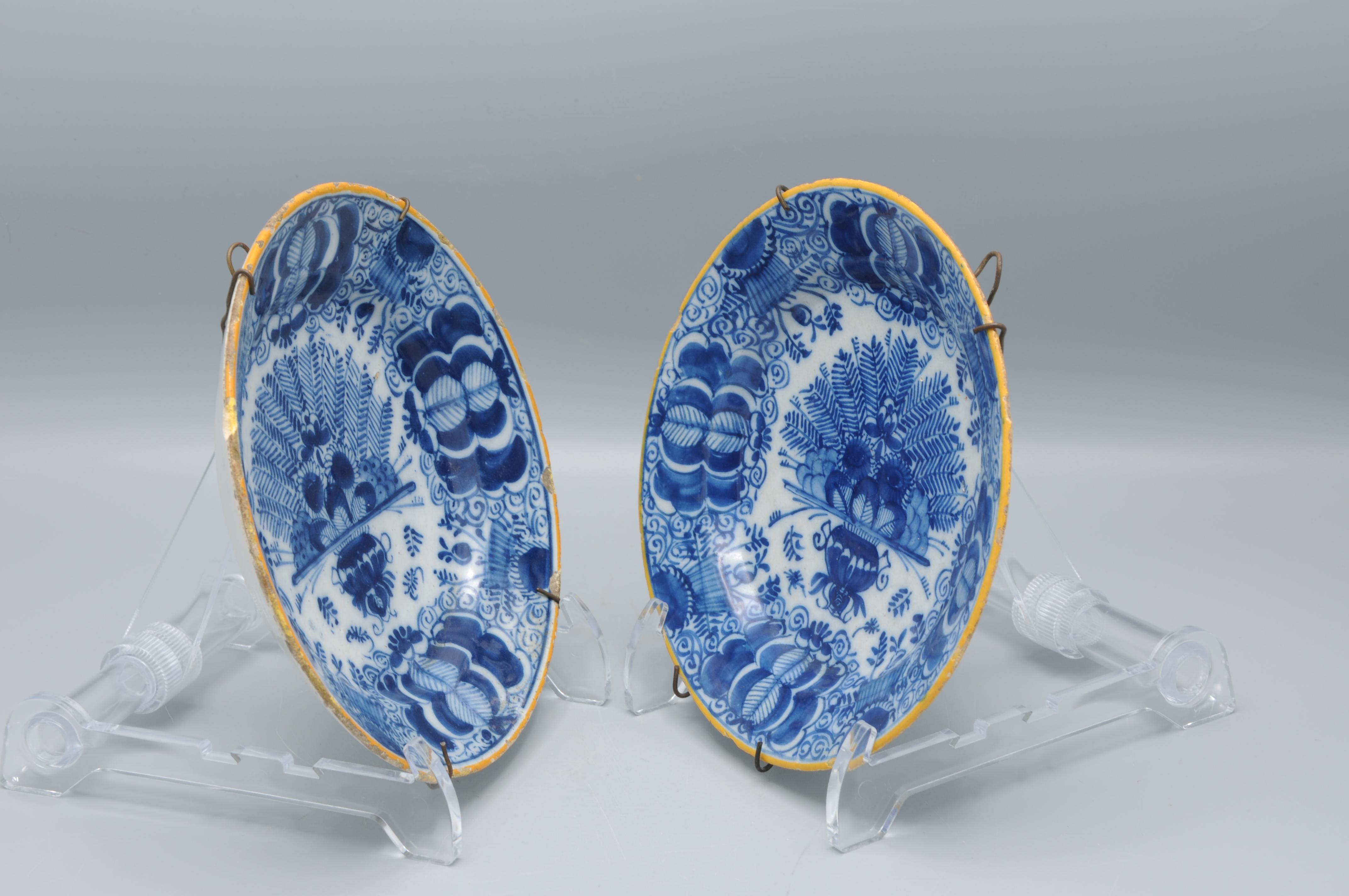 Earthenware Delft - set of small 'Peacock' plates - second half 18th century For Sale