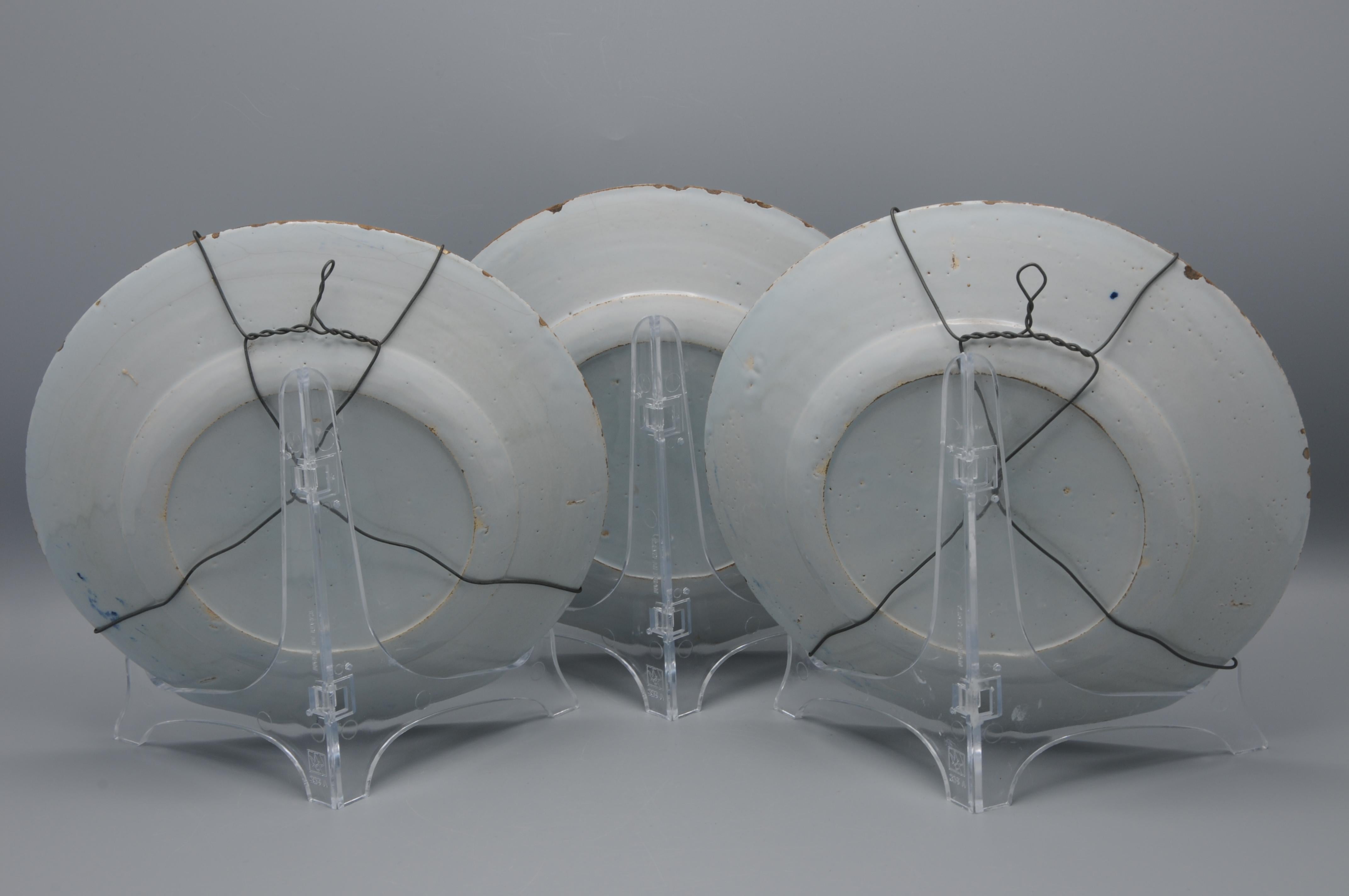 Delft - ensemble de trois assiettes chinoises, milieu du 18e siècle en vente 6