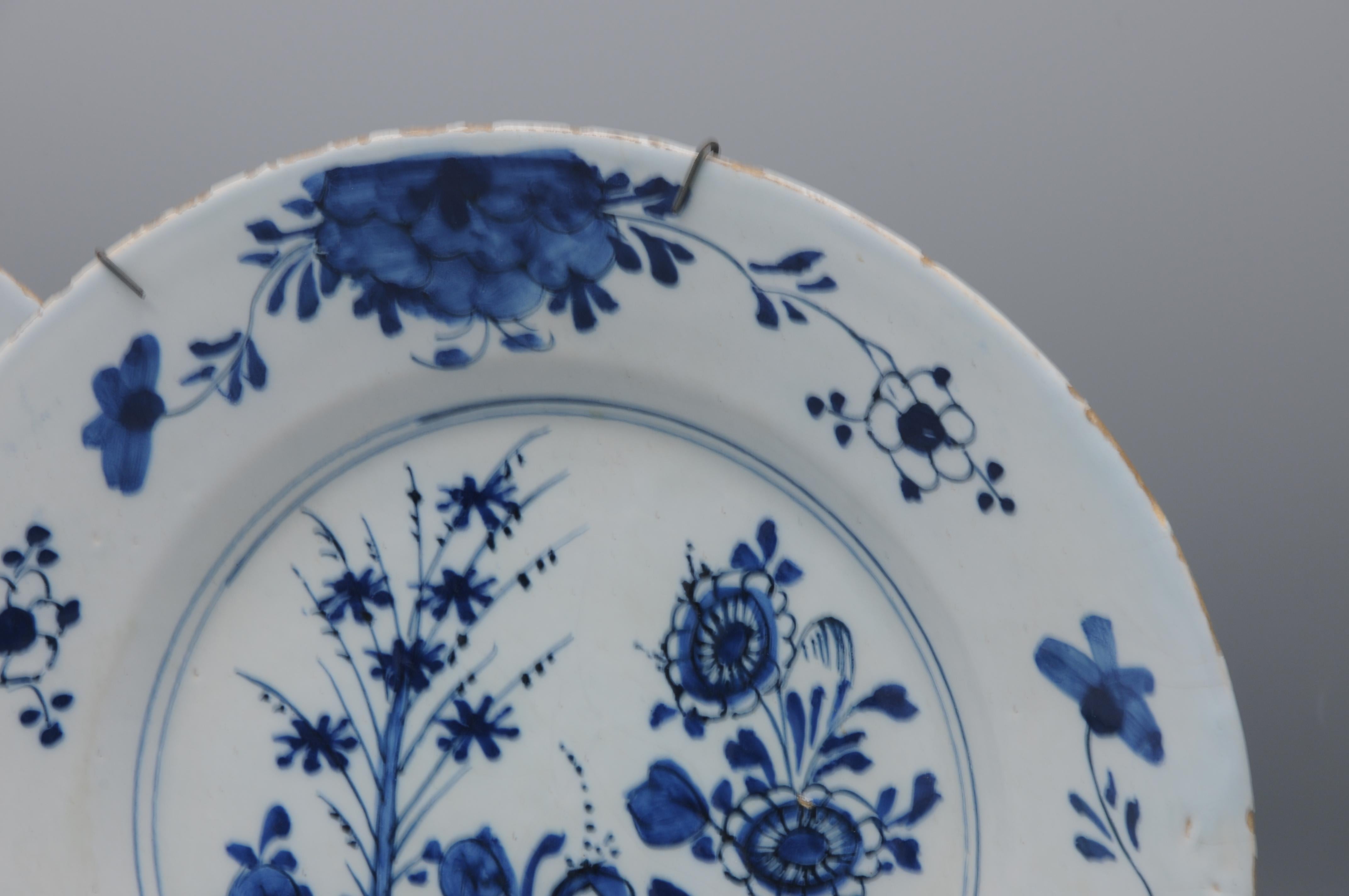 Delft - ensemble de trois assiettes chinoises, milieu du 18e siècle Bon état - En vente à DELFT, NL