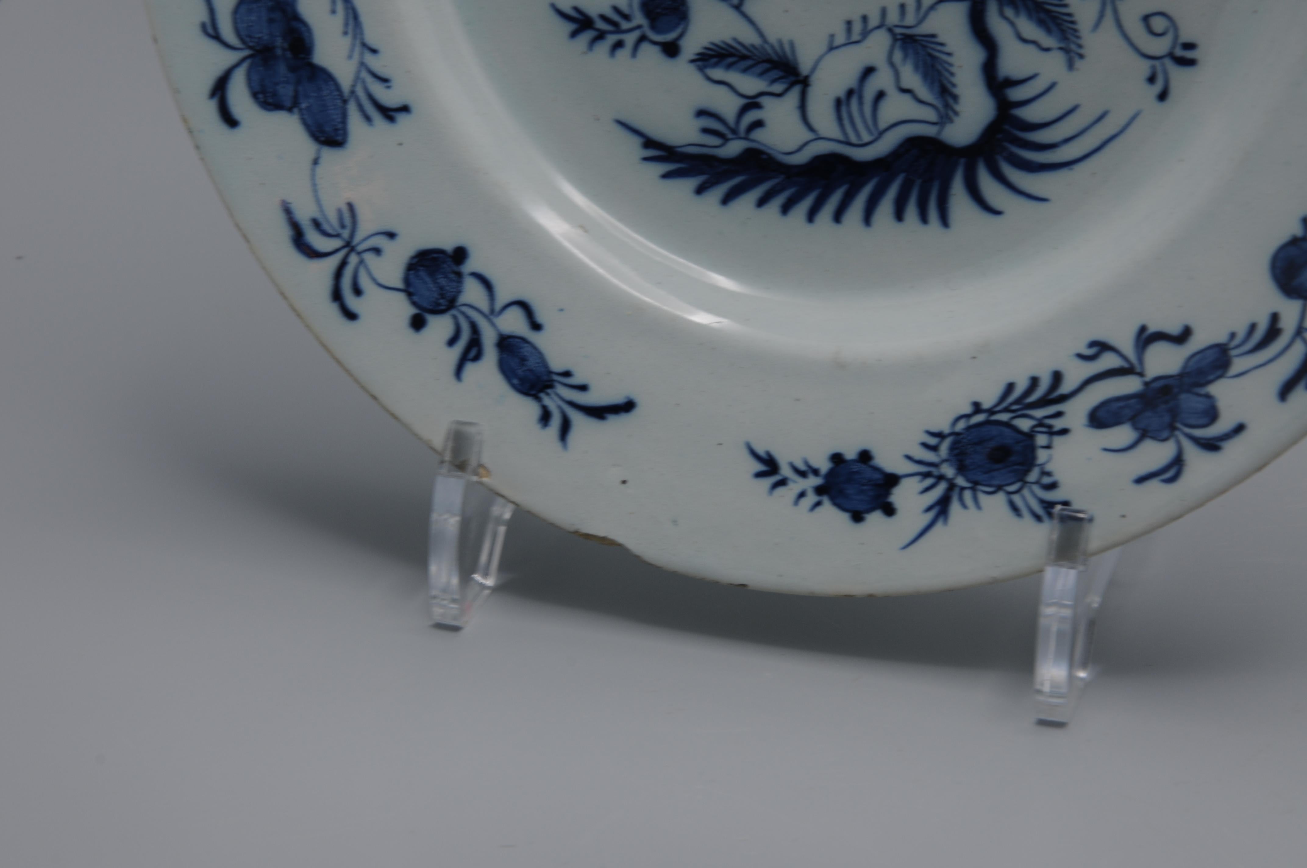 Delft - set of three chinoiserie plates, mid 18th century For Sale 3