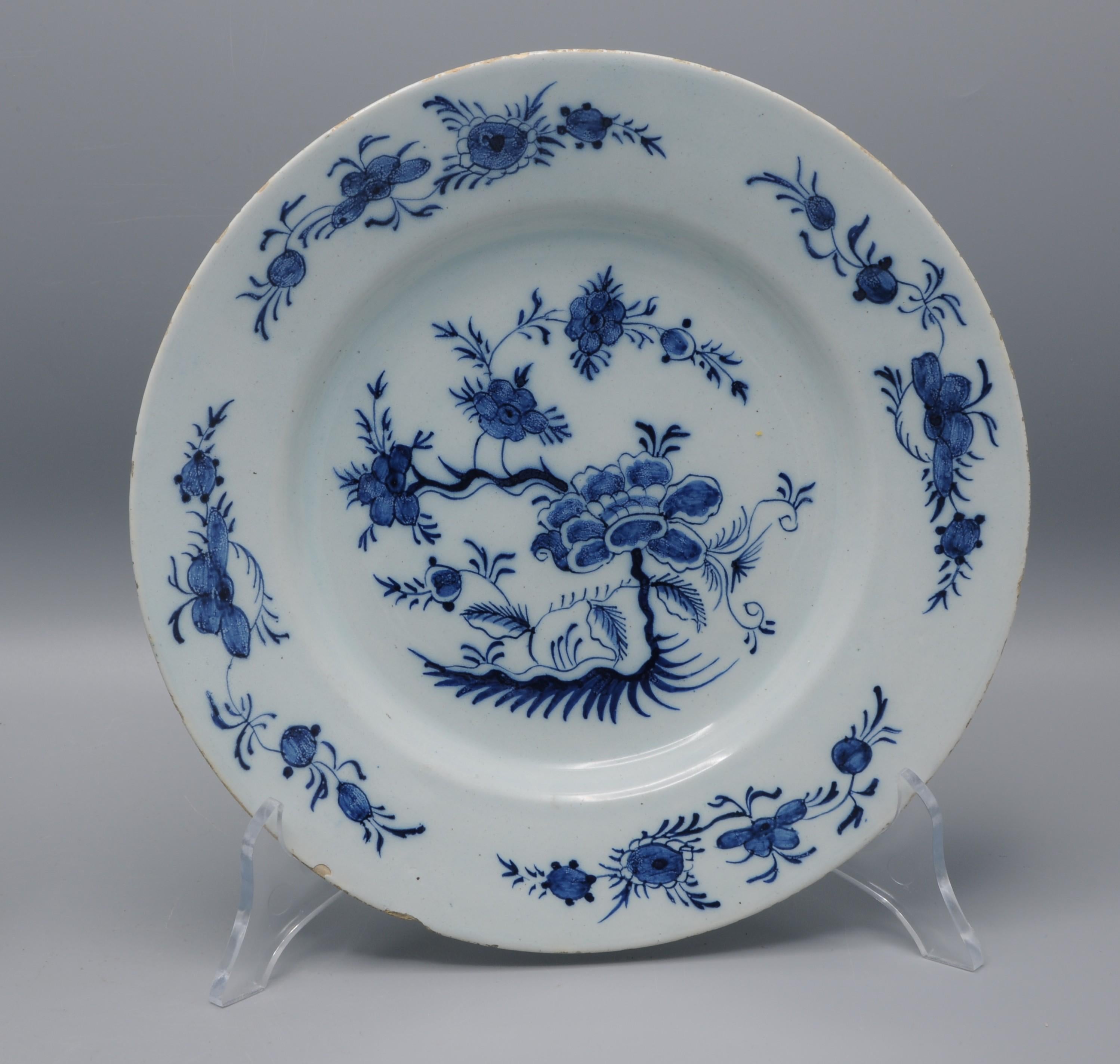 18th Century Delft - set of three chinoiserie plates, mid 18th century For Sale