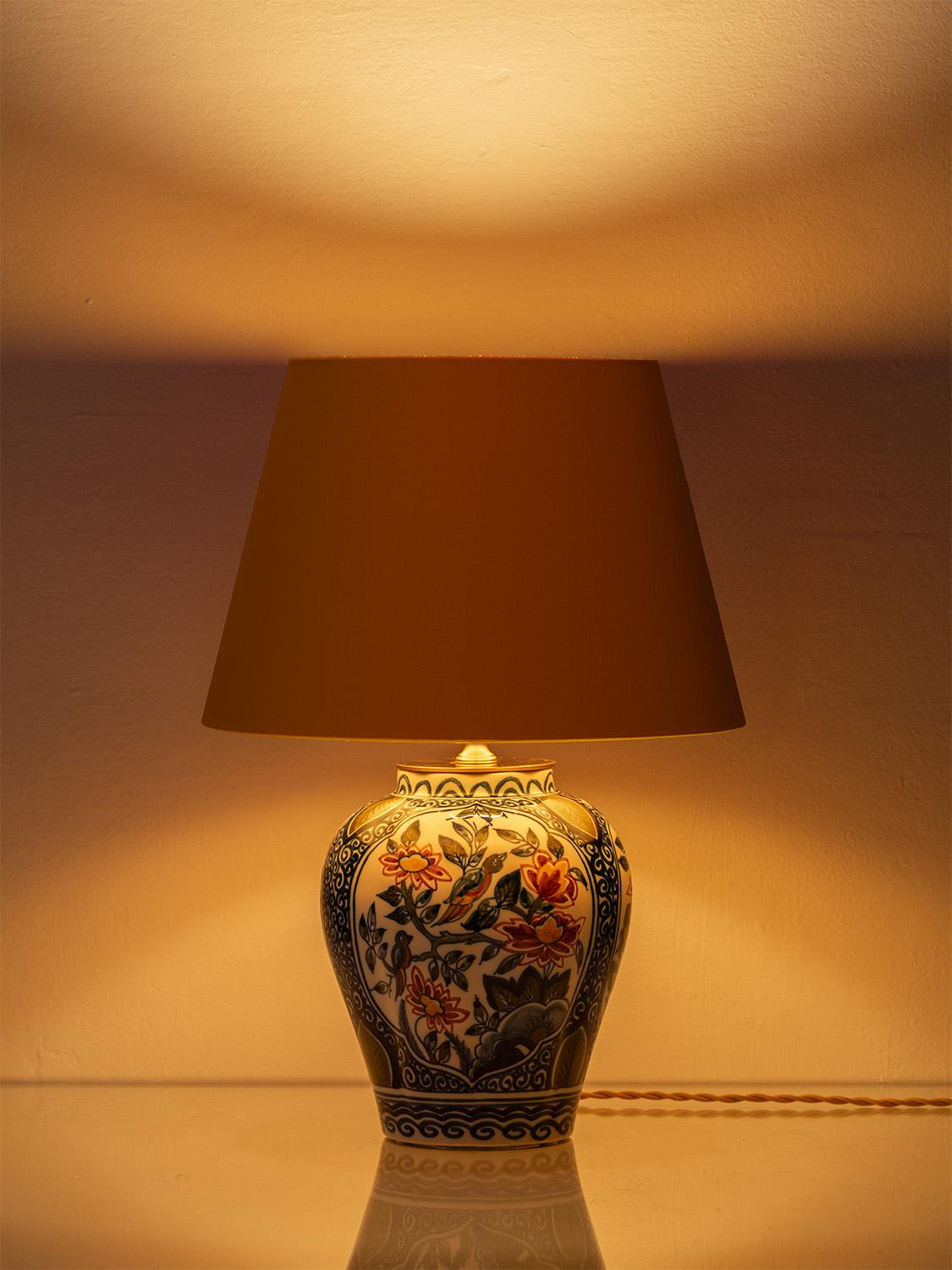 Néerlandais Lampes de table Delft par Tichelaar Makkum (1940-1960) avec nouveaux abat-jour, peintes à la main en vente