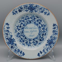 Delft - talking plate 'Ziet wat hier van agteren staat' - late 18th century