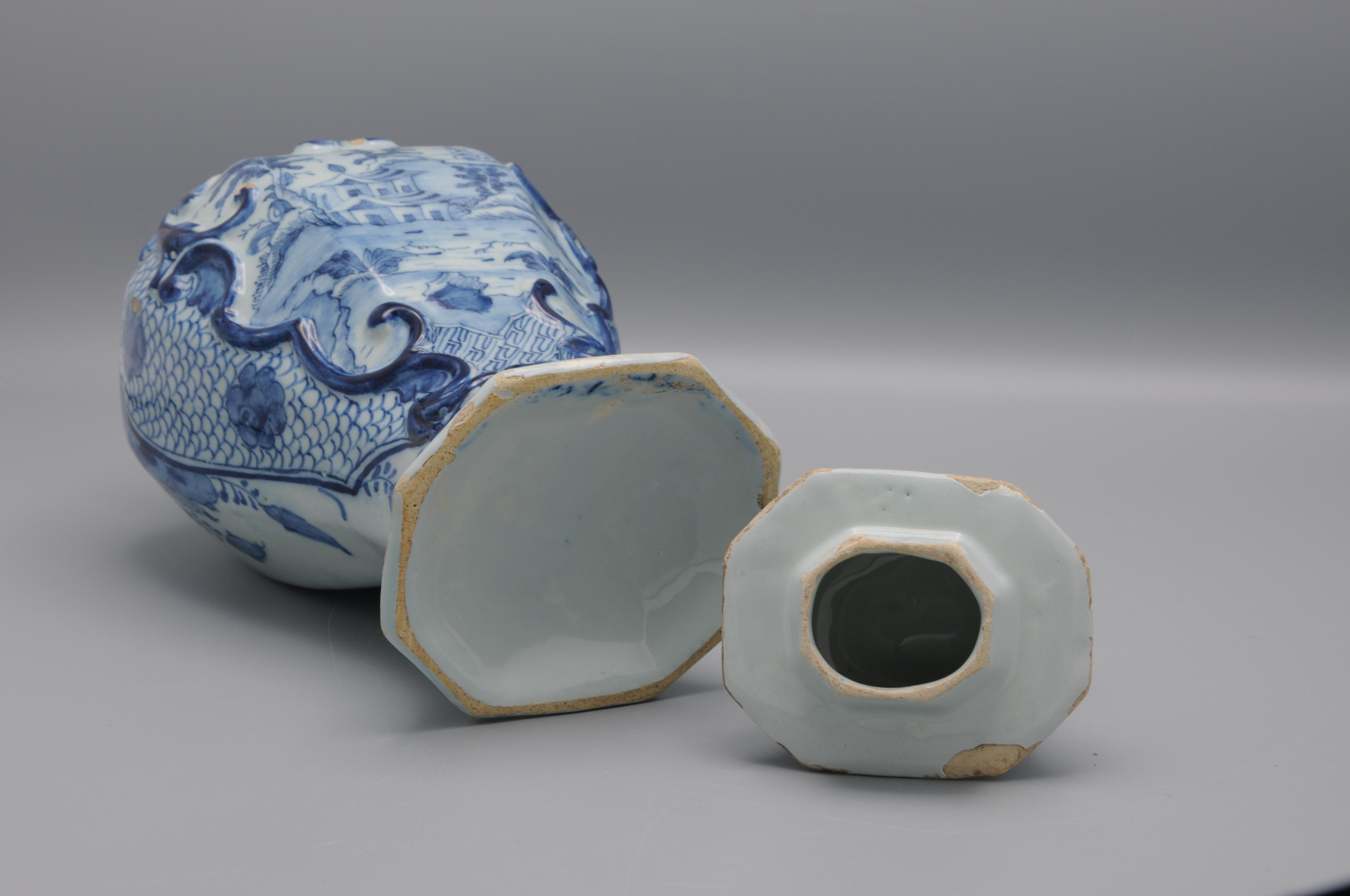 Jarrón y tapa de Delft de la manufactura 