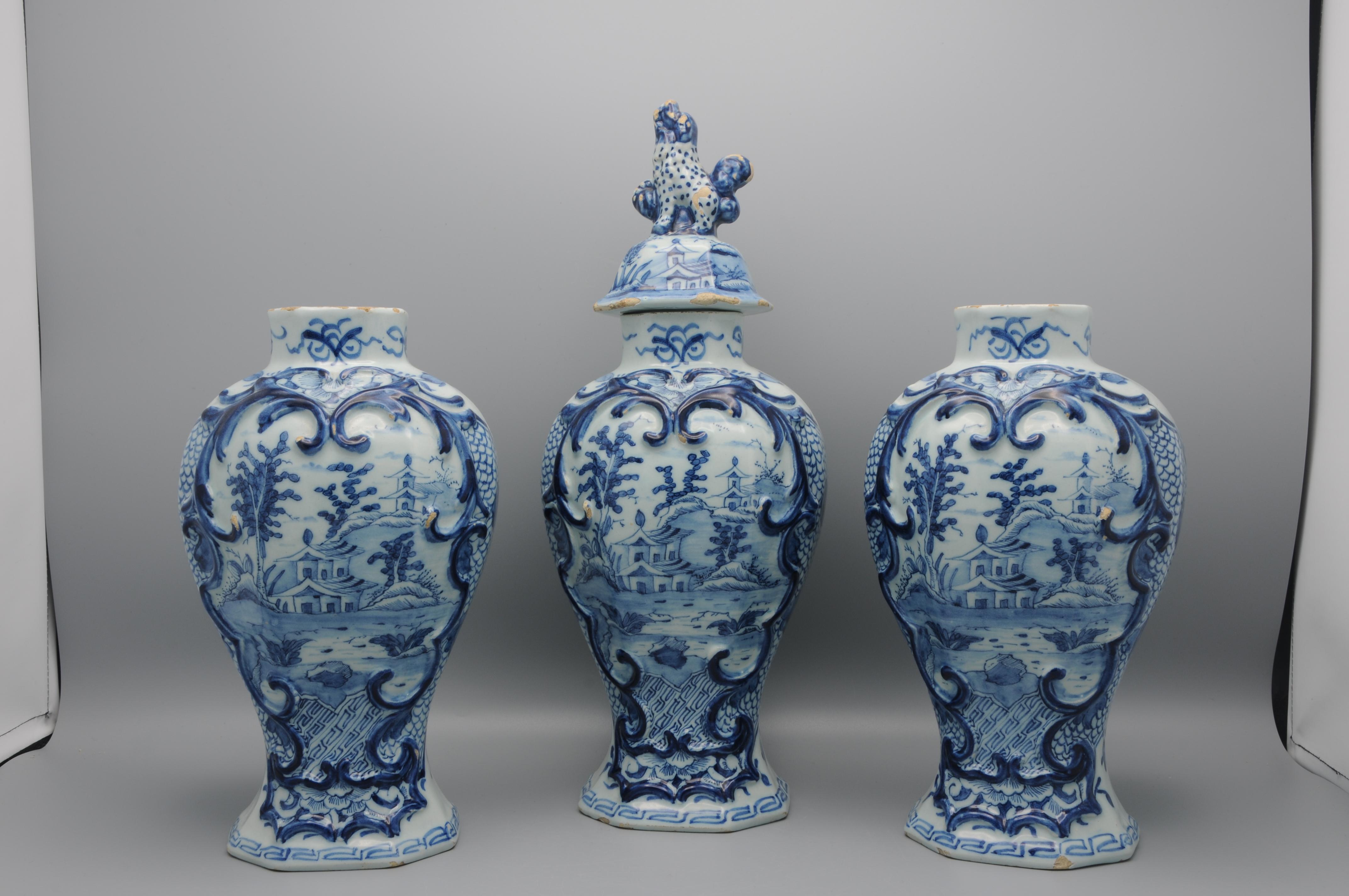 Jarrón y tapa de Delft de la manufactura 