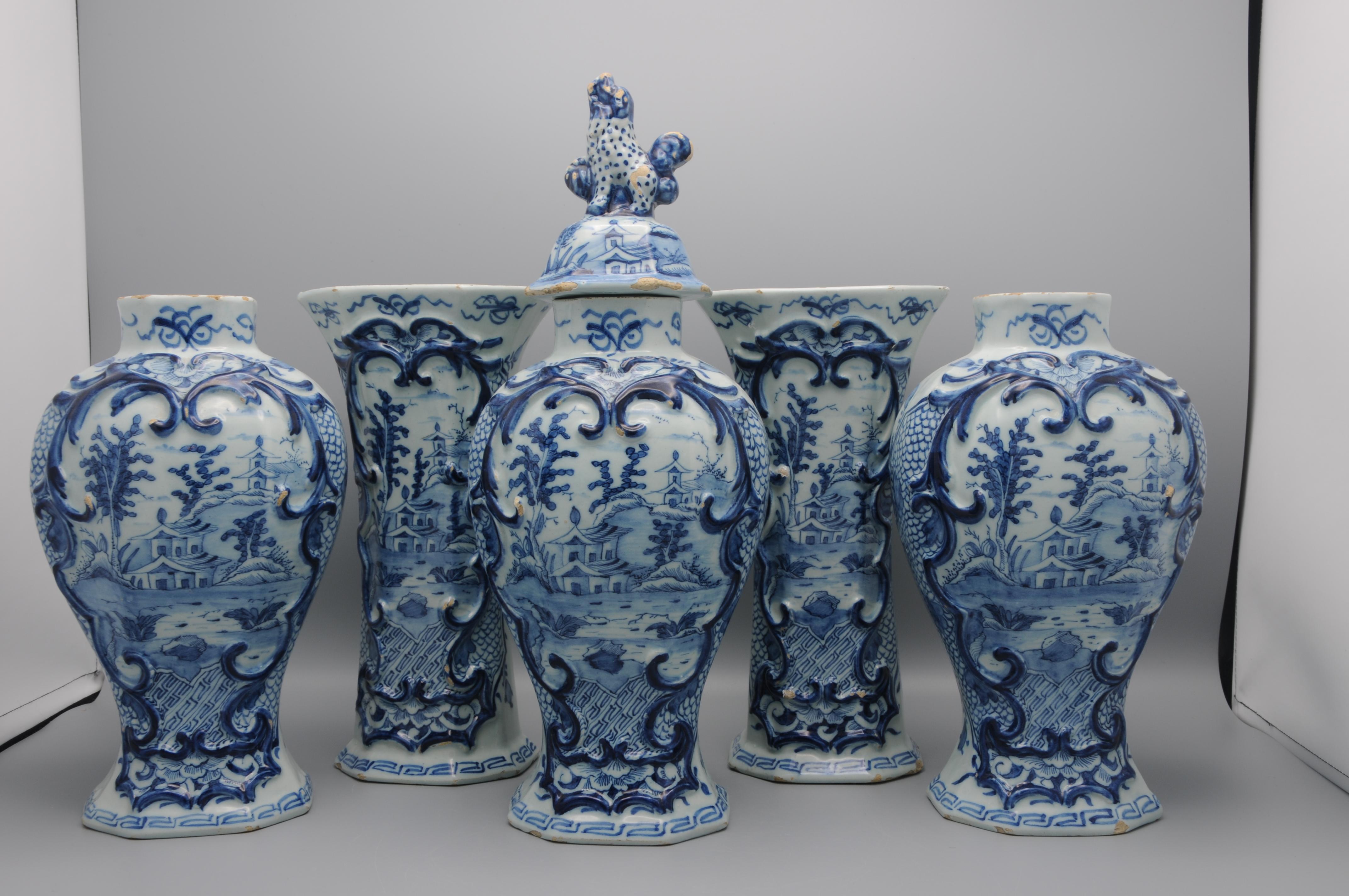 Jarrón y tapa de Delft de la manufactura 