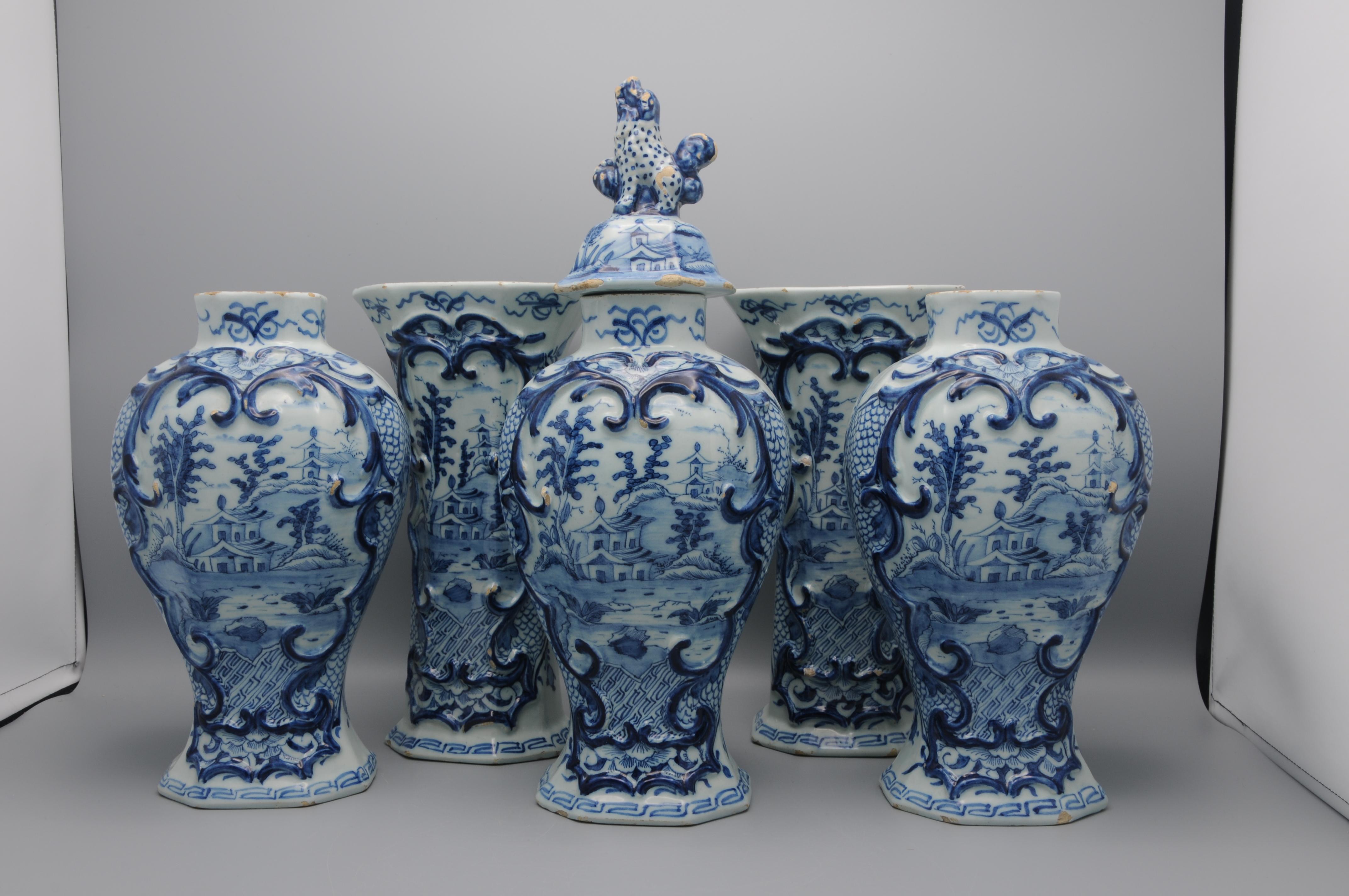 Jarrón y tapa de Delft de la manufactura 
