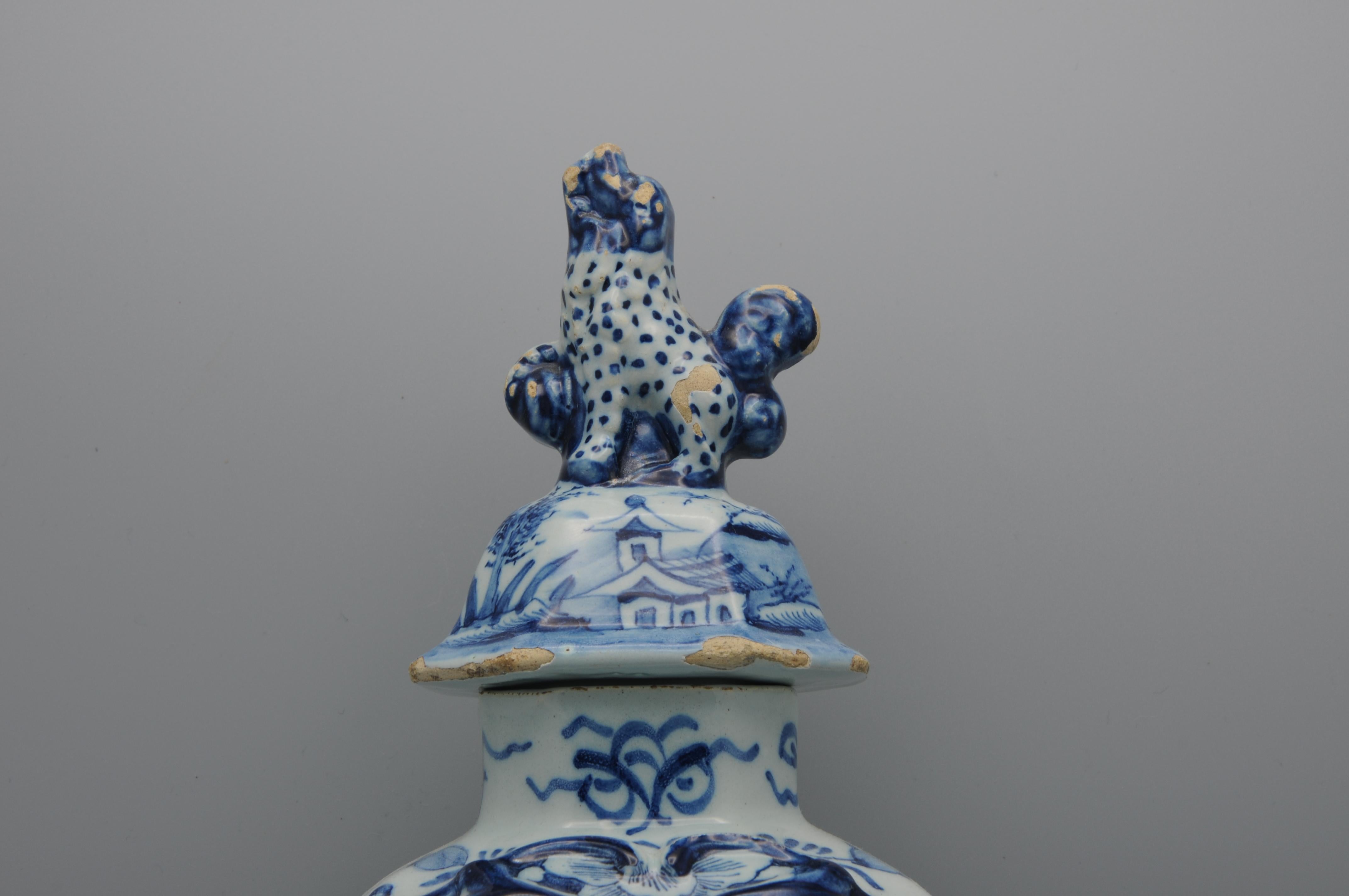Jarrón y tapa de Delft de la manufactura 