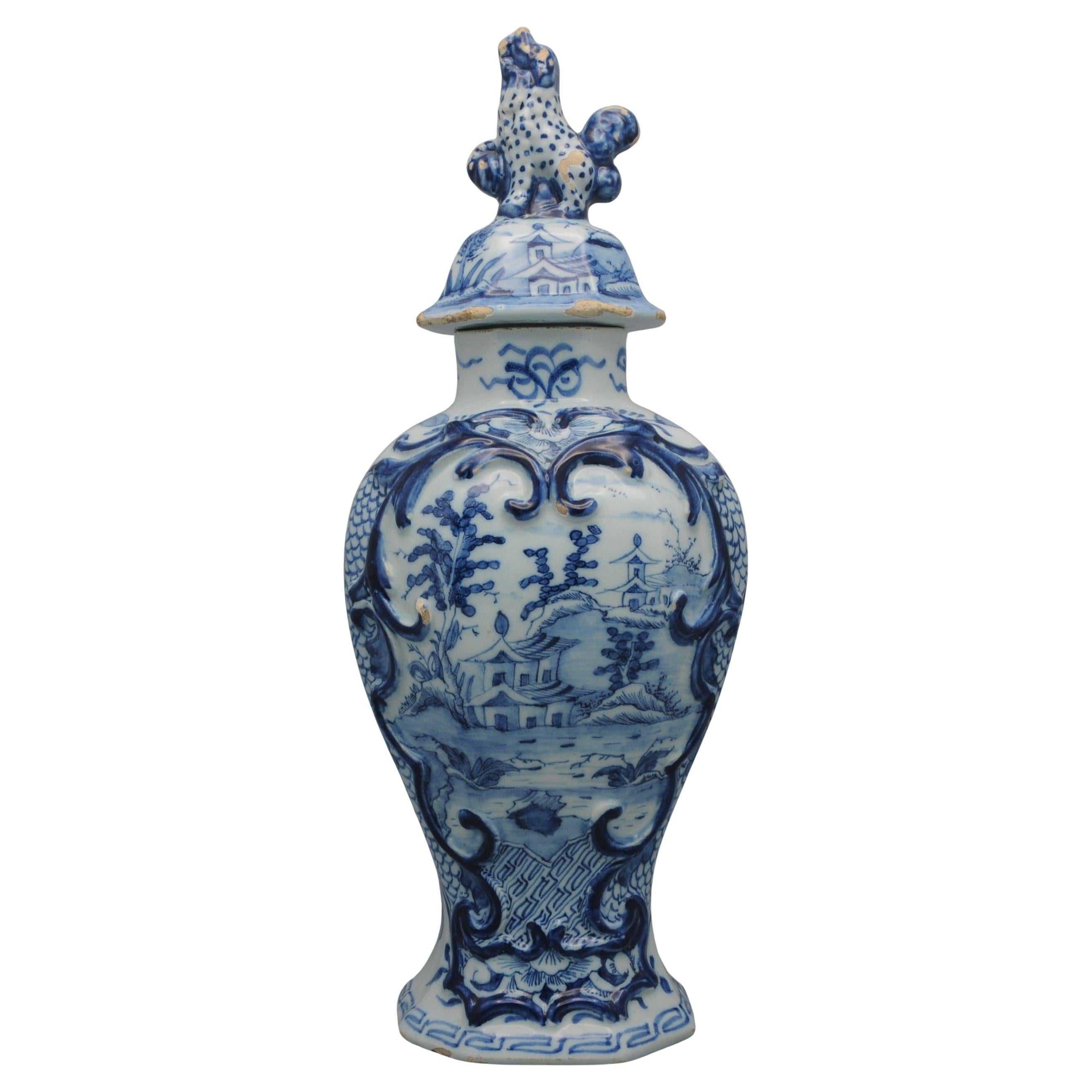 Jarrón y tapa de Delft de la manufactura "El Lampetkan", siglo XVIII en venta