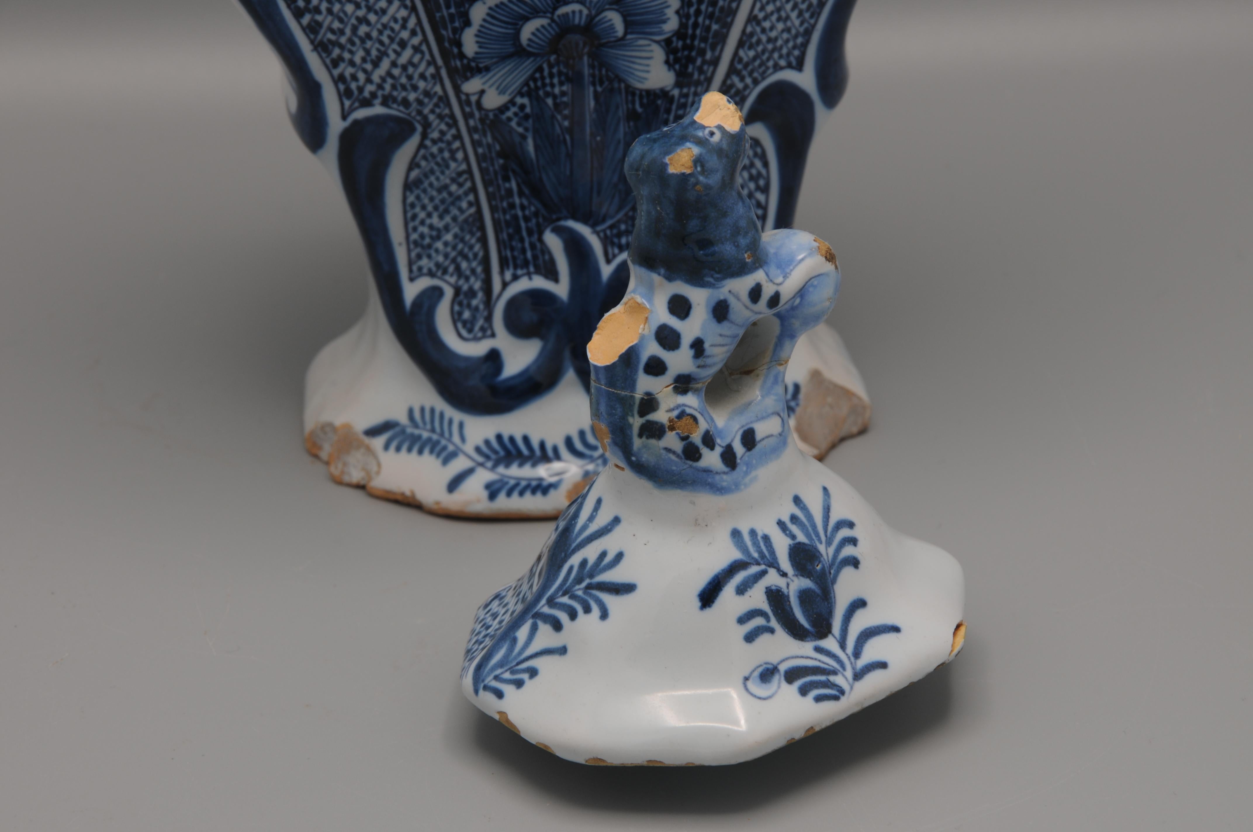 XVIIIe siècle Vase de Delft de fabrication The Lampetkan, 18e siècle en vente