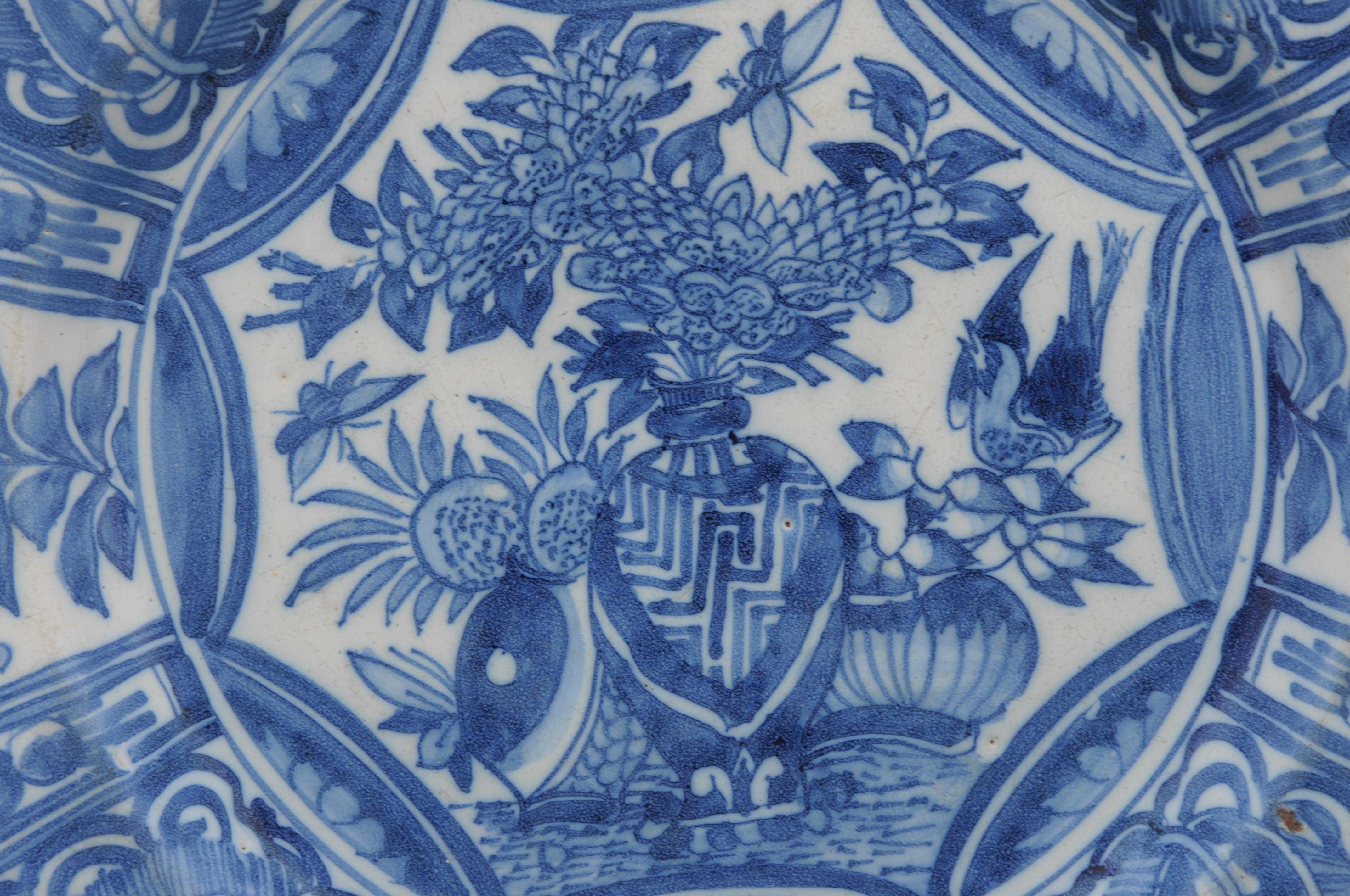 Delft - Wanli style 'Kraak' Charger - 17th century For Sale 2