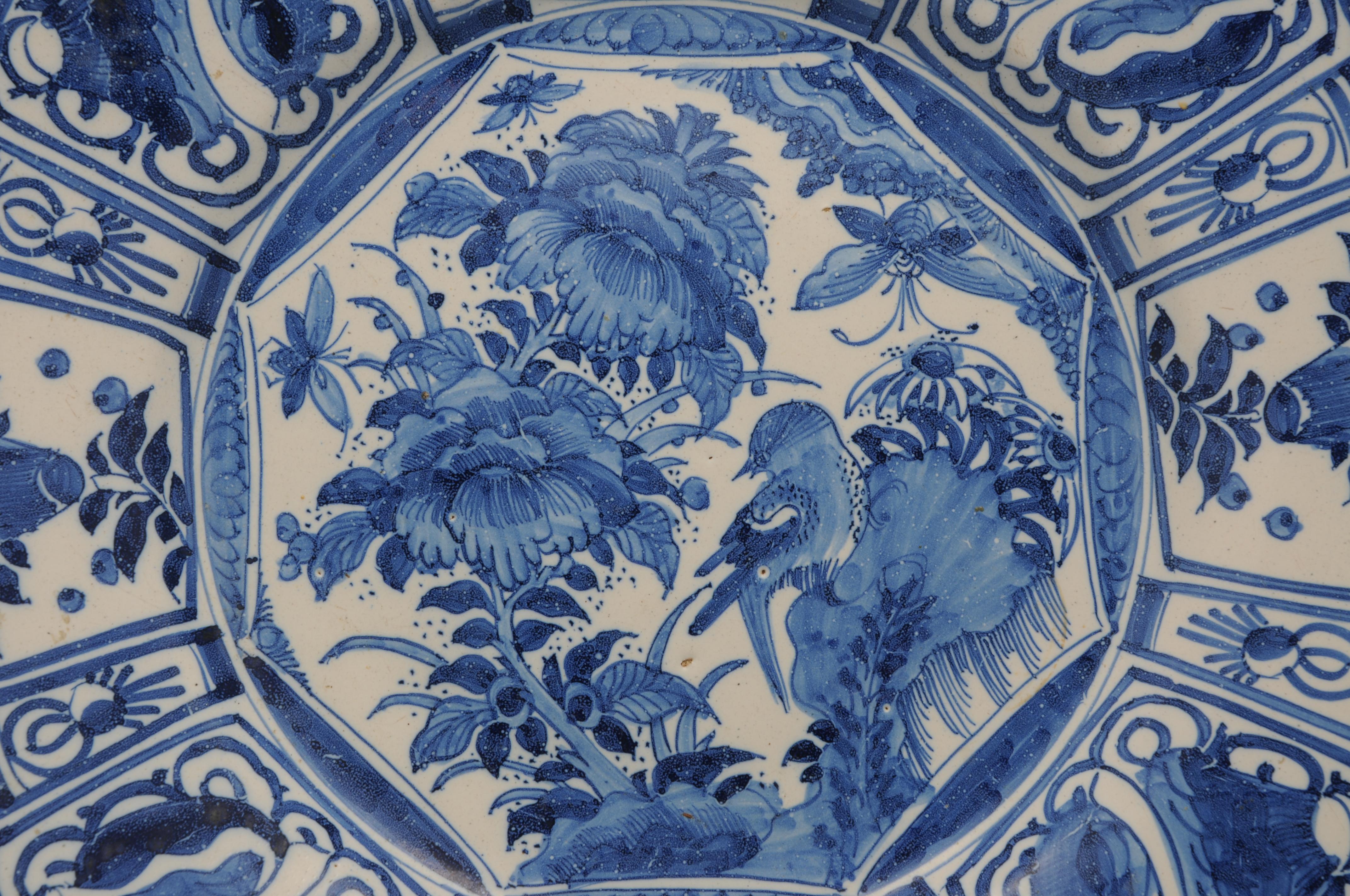 Chinoiseries Assiette de présentation 'Kraak' de Delft - style Wanli - 17ème siècle en vente