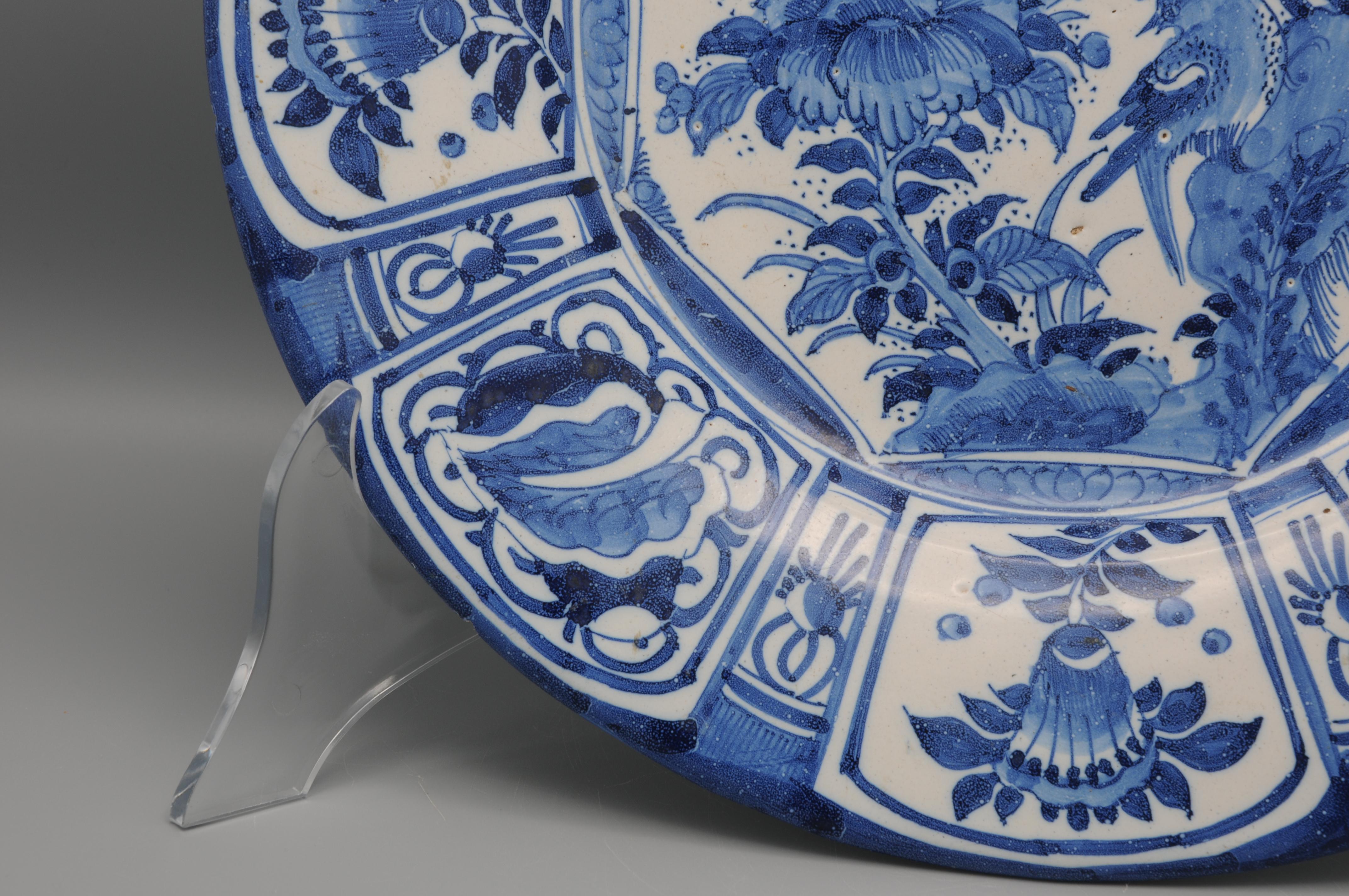 XVIIIe siècle Assiette de présentation 'Kraak' de Delft - style Wanli - 17ème siècle en vente