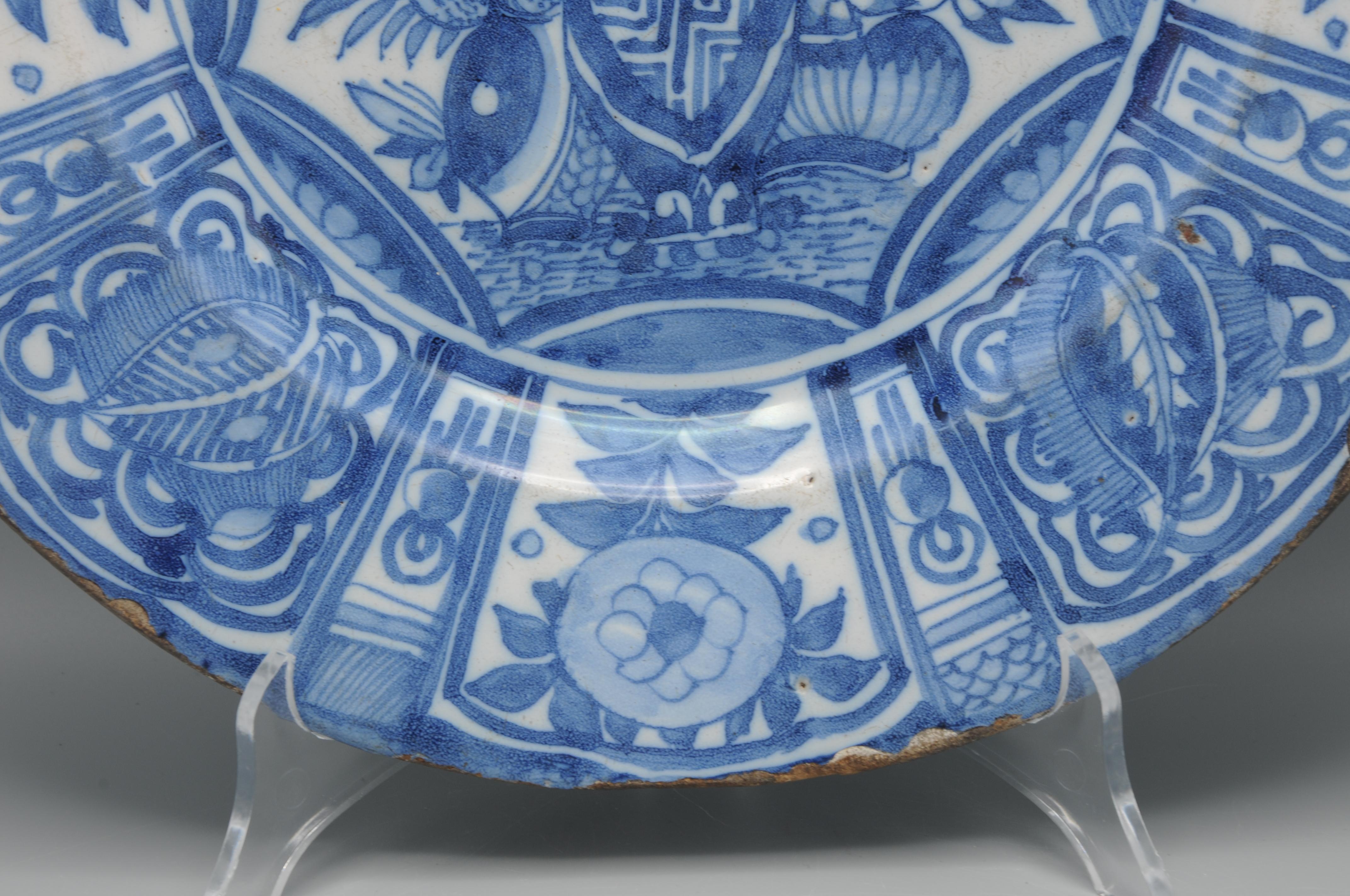 18th Century Delft - Wanli style 'Kraak' Charger - 17th century For Sale