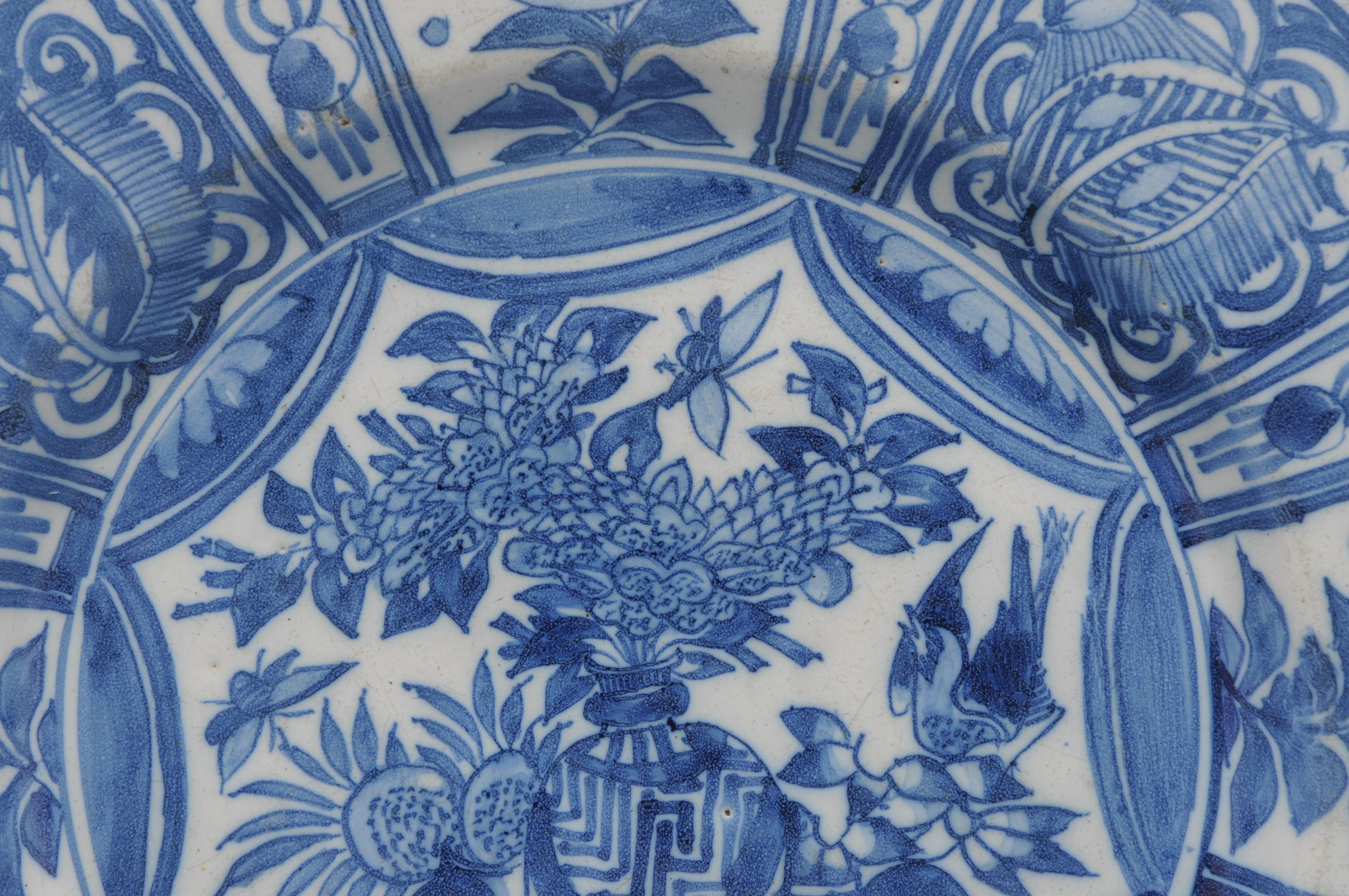Delft - Wanli style 'Kraak' Charger - 17th century For Sale 1