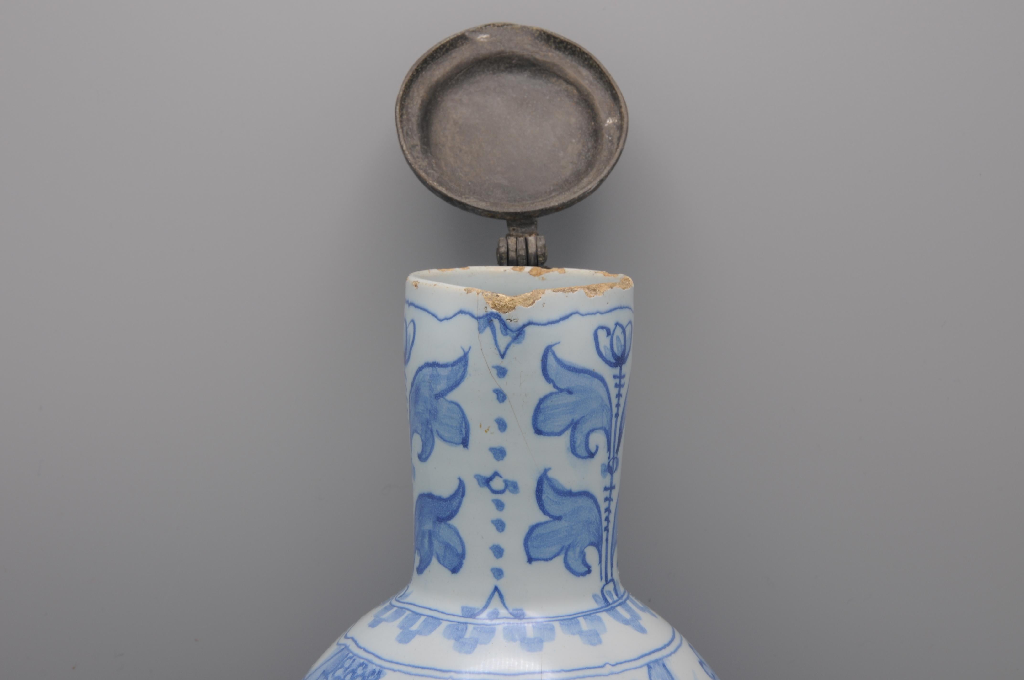 Delft - Pichet de style Wanli à décor de chinoiseries, seconde moitié du XVIIe siècle en vente 9