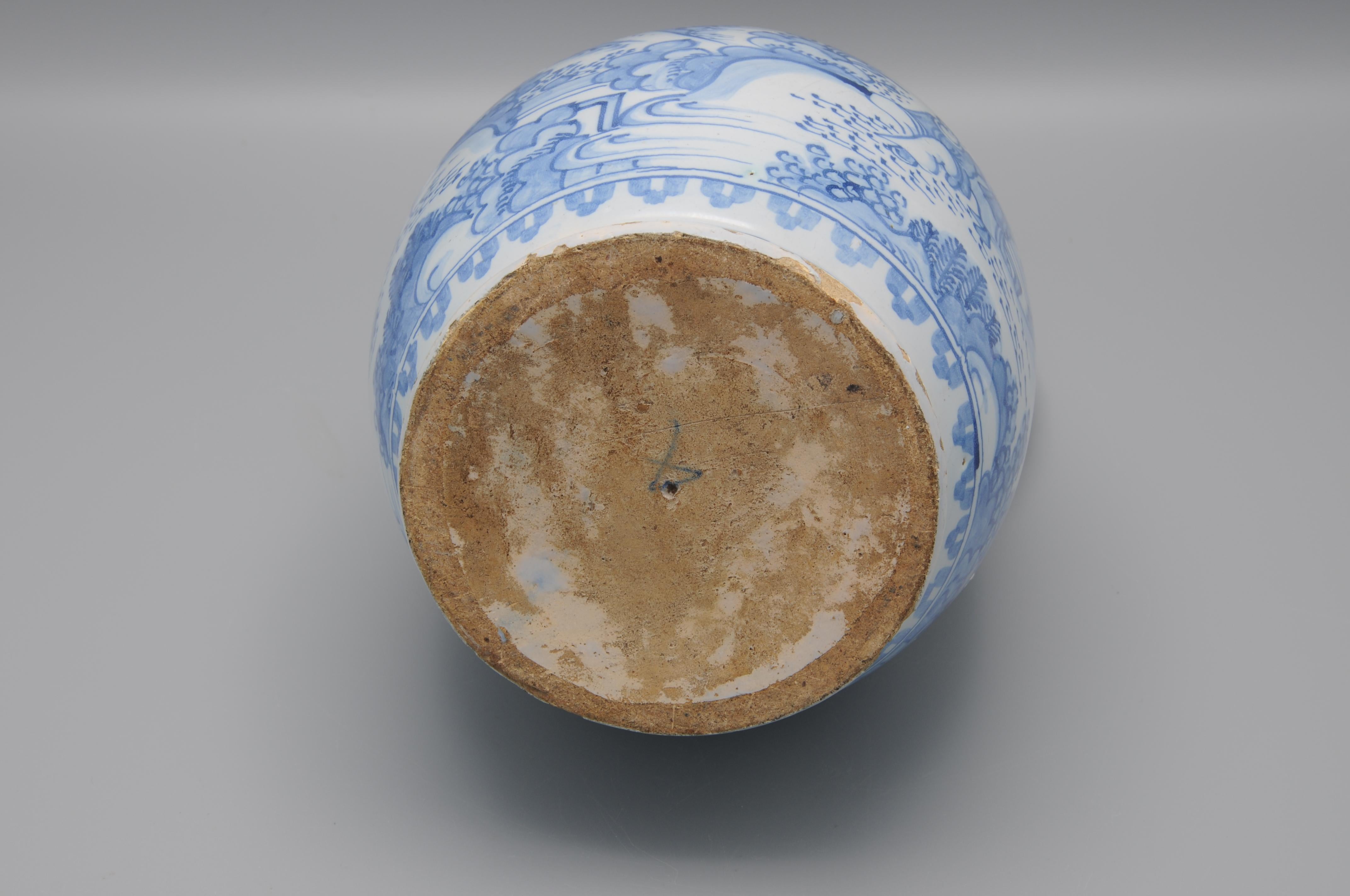 Delft - Pichet de style Wanli à décor de chinoiseries, seconde moitié du XVIIe siècle Bon état - En vente à DELFT, NL