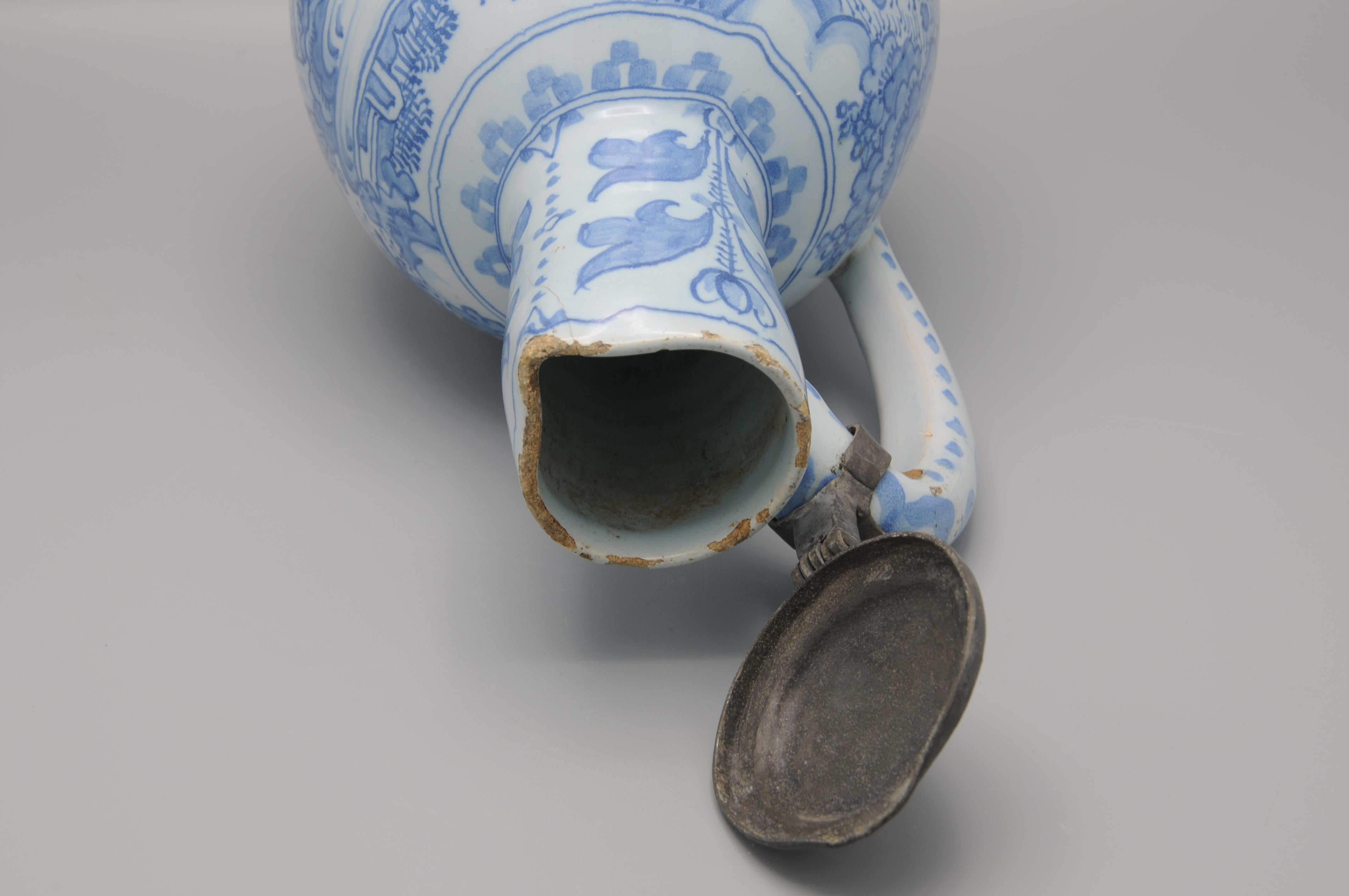 XVIIIe siècle et antérieur Delft - Pichet de style Wanli à décor de chinoiseries, seconde moitié du XVIIe siècle en vente
