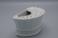 Delft - White Delftware tulip vase 'pique fleurs' - 18th century