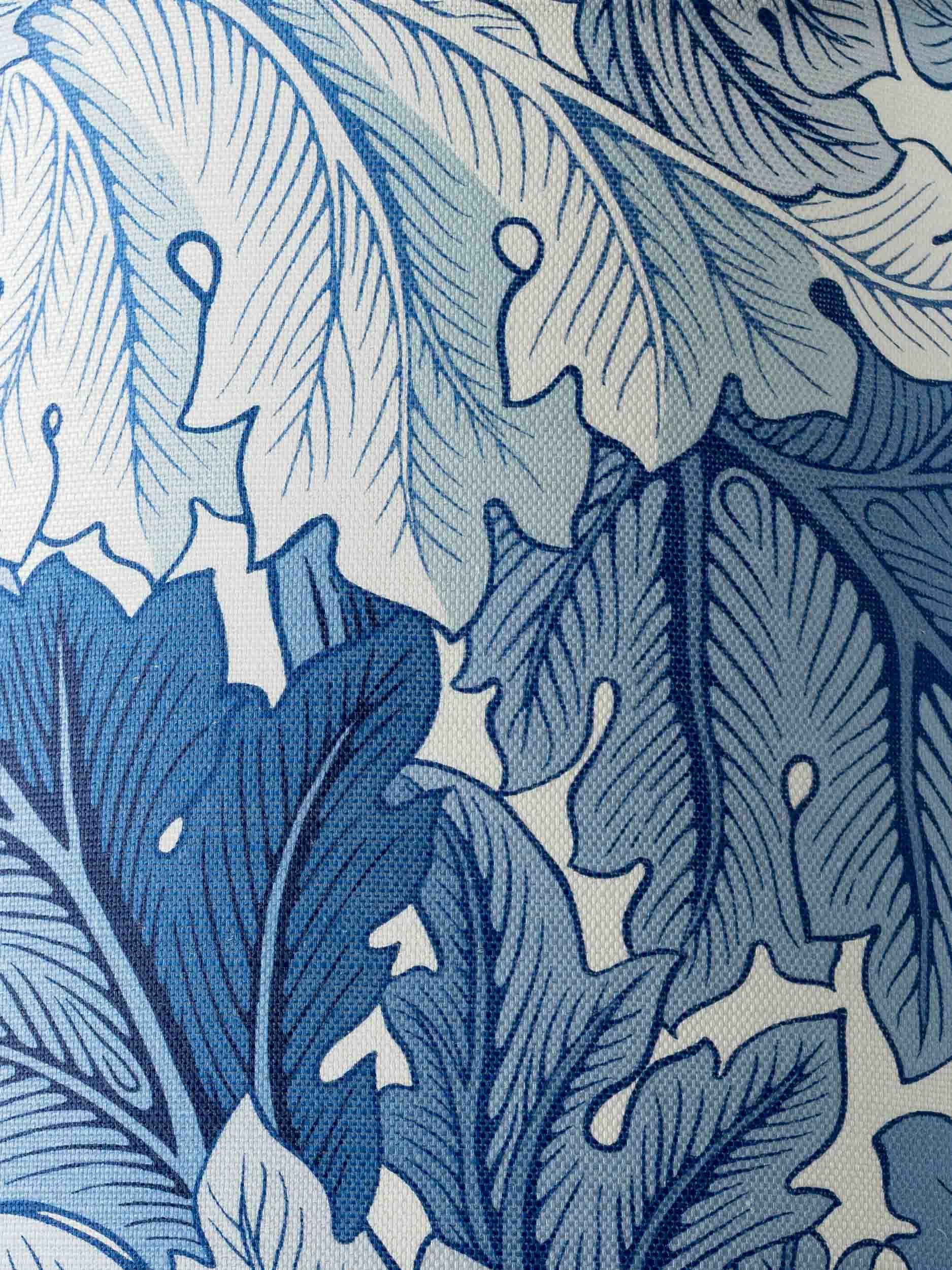 Ottone Lampada da tavolo Delft bianca, William Morris Arts & Crafts, paralume in acanto in vendita