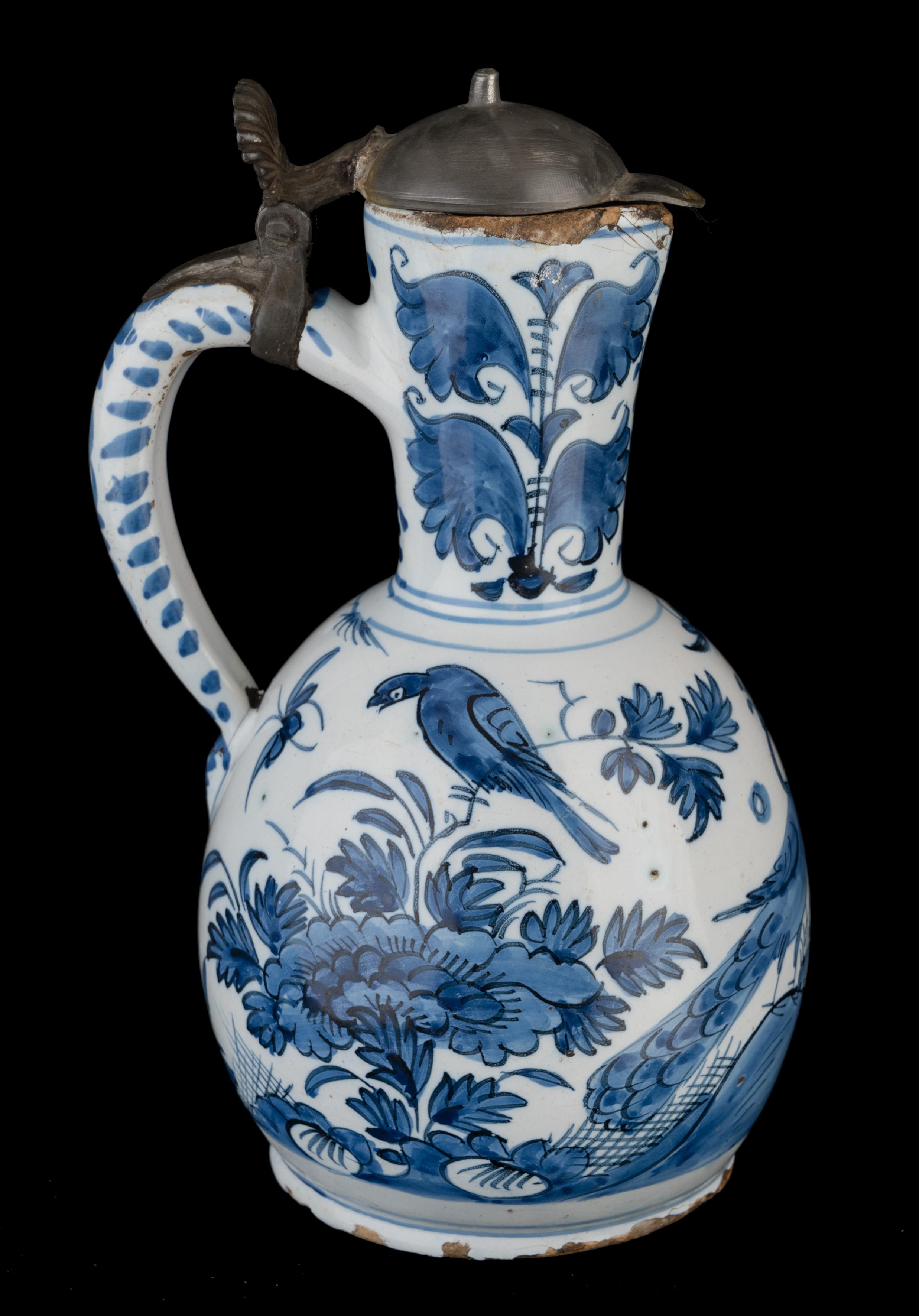 Delft, Wine jar with peacock and birds 1690-1700 In Fair Condition For Sale In ROSSUM, GE