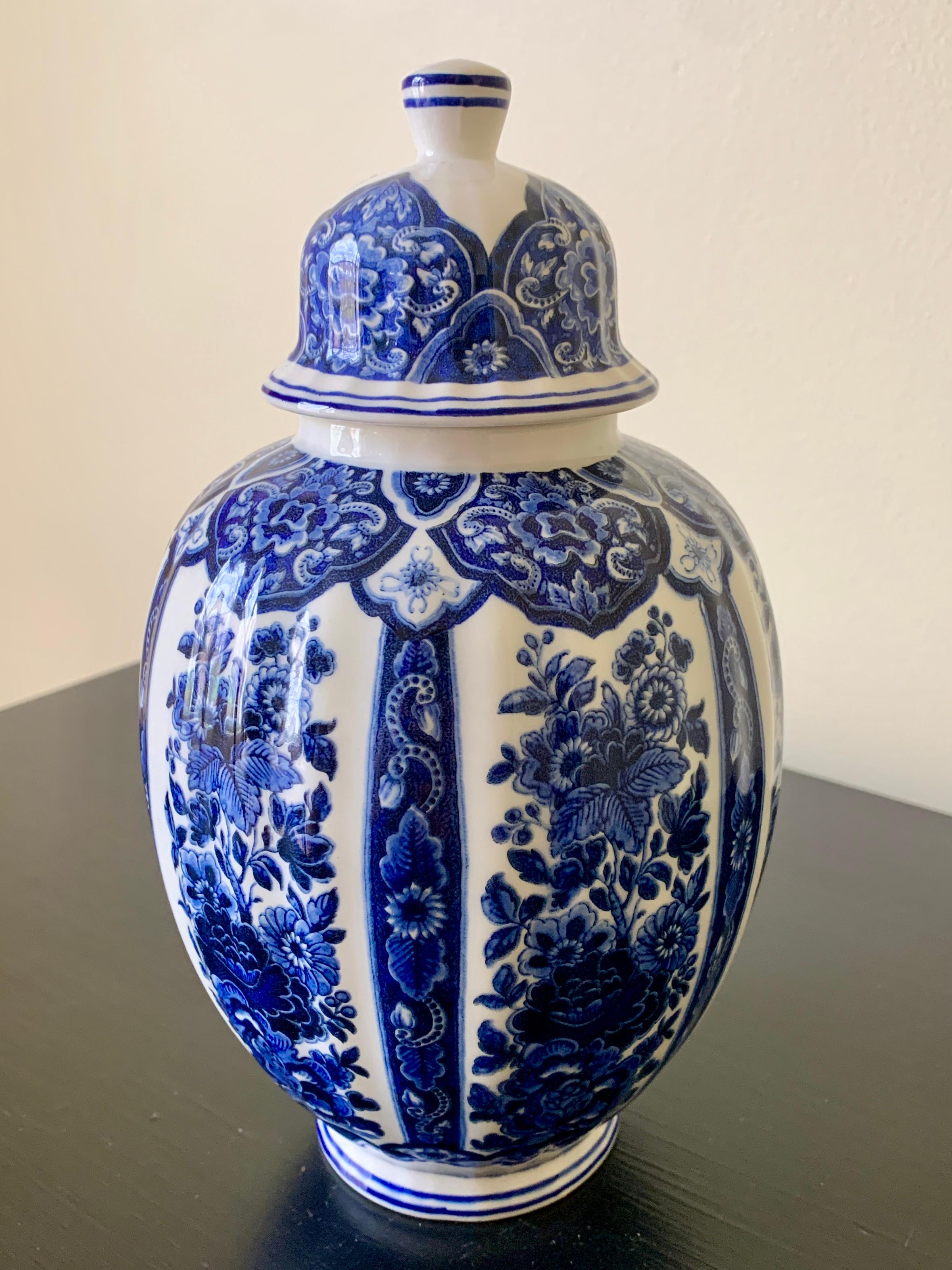 Italian Delfts Blue and White Chinoiserie Porcelain Ginger Jar by Ardalt Blue Delfia For Sale