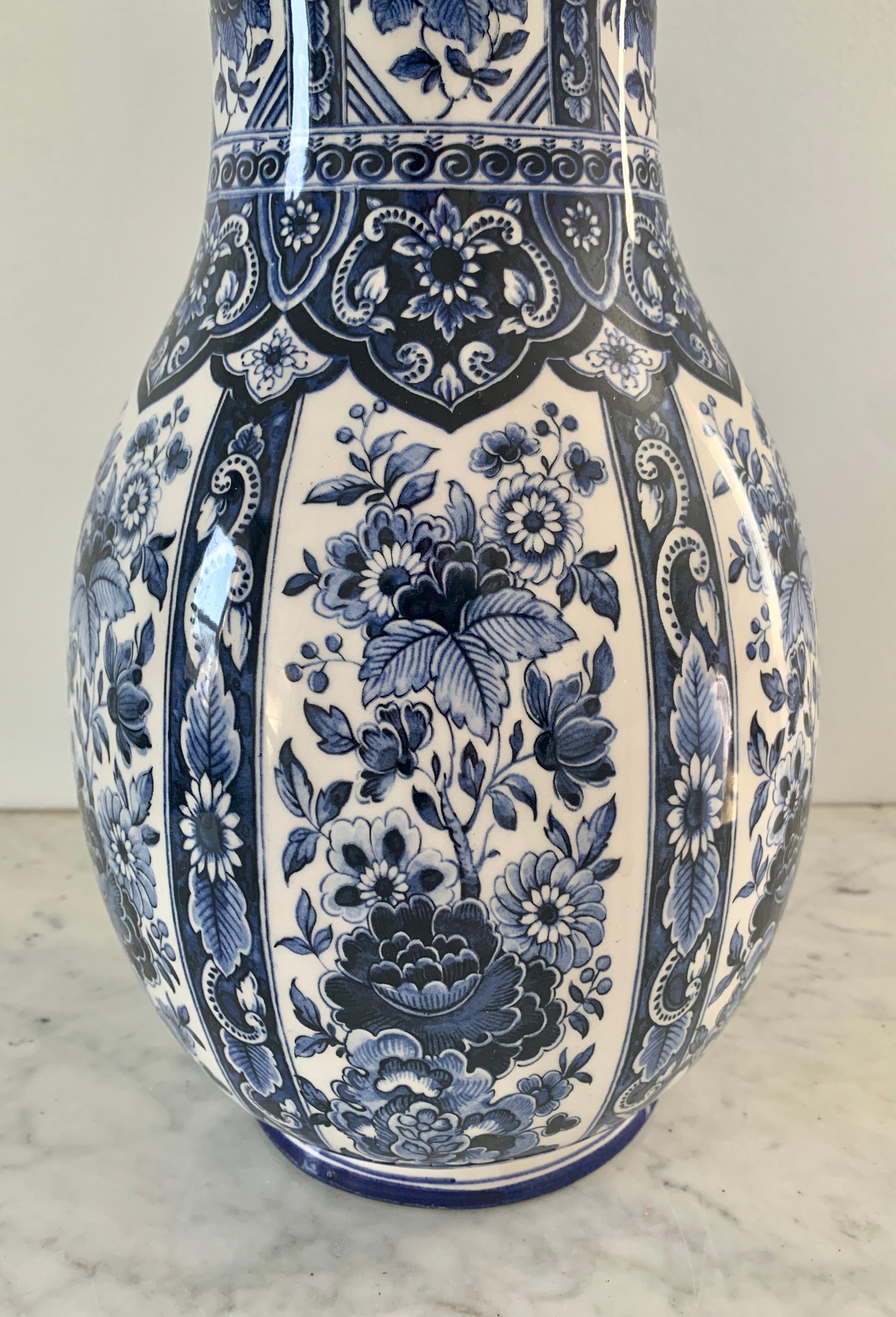 Chinoiserie Delfts Blue and White chinoiserie Porcelain Vase